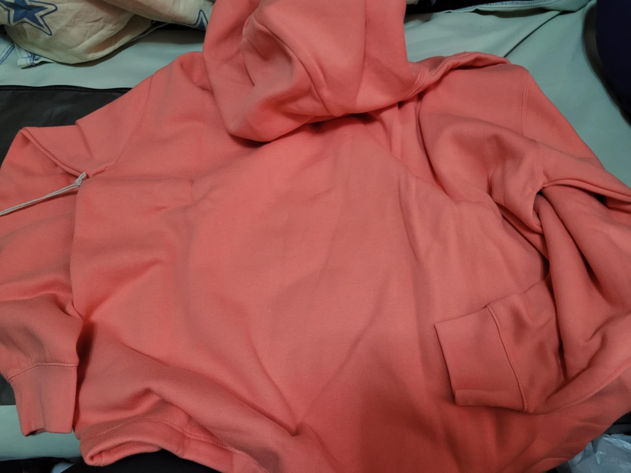 Fear of God Fear of god essential relaxed hoodie Coral sz M Size US M / EU 48-50 / 2 - 5 Thumbnail