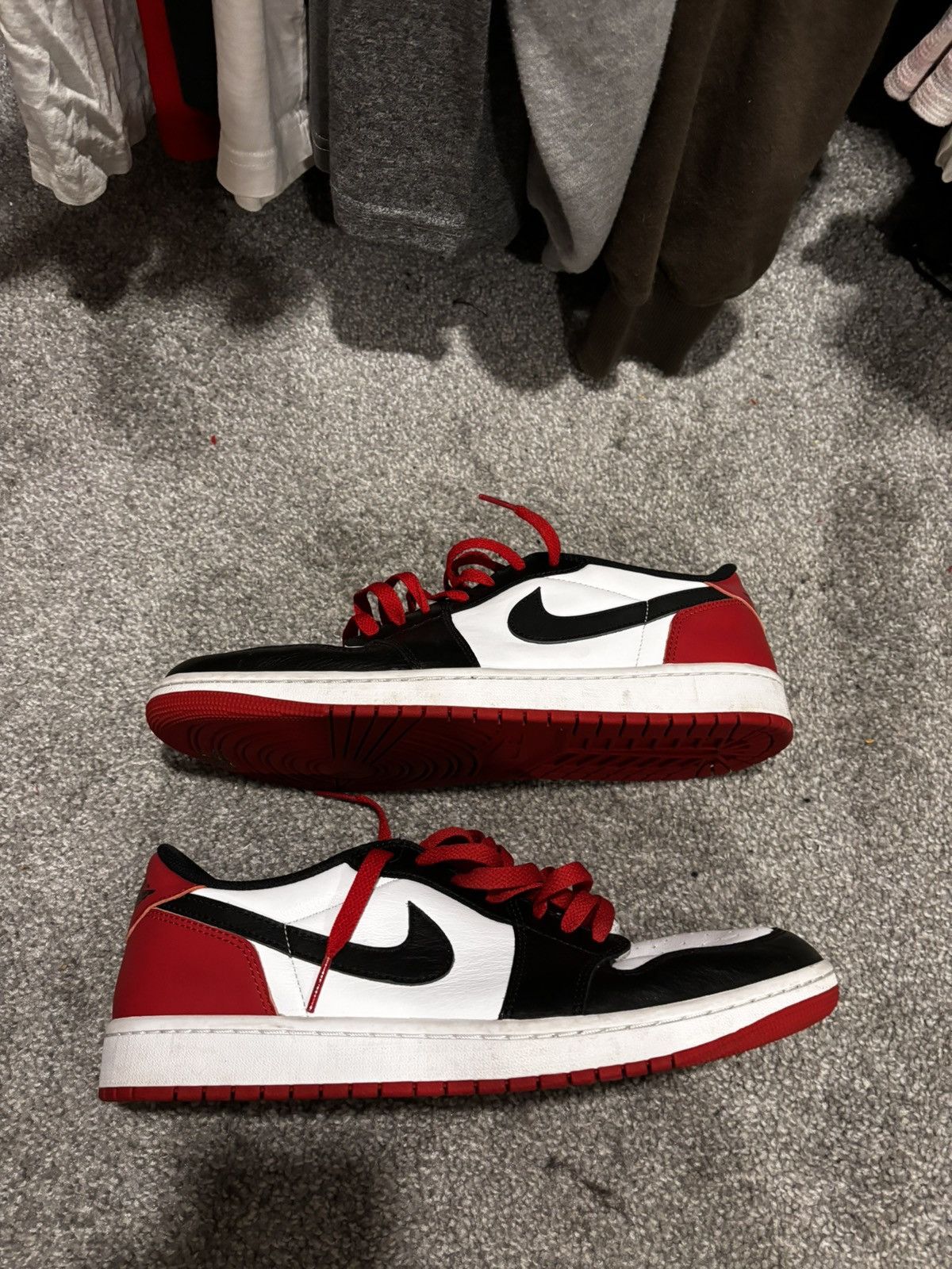 Jordan Brand Jordan 1 Low Black Toe Size US 10.5 / EU 43-44 - 3 Thumbnail