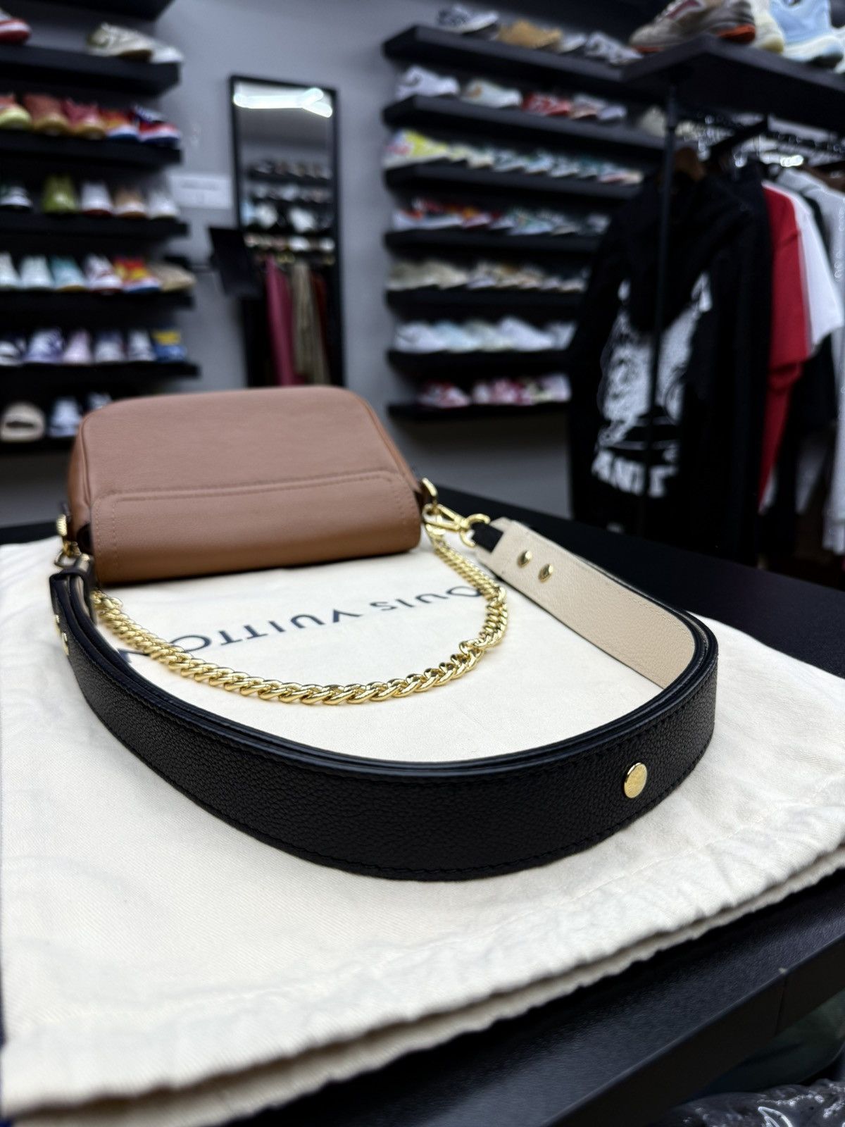Louis Vuitton AUTHENTIC Louis Vuitton Lockme Tender Calfskin Leather Bag Size ONE SIZE - 10 Thumbnail