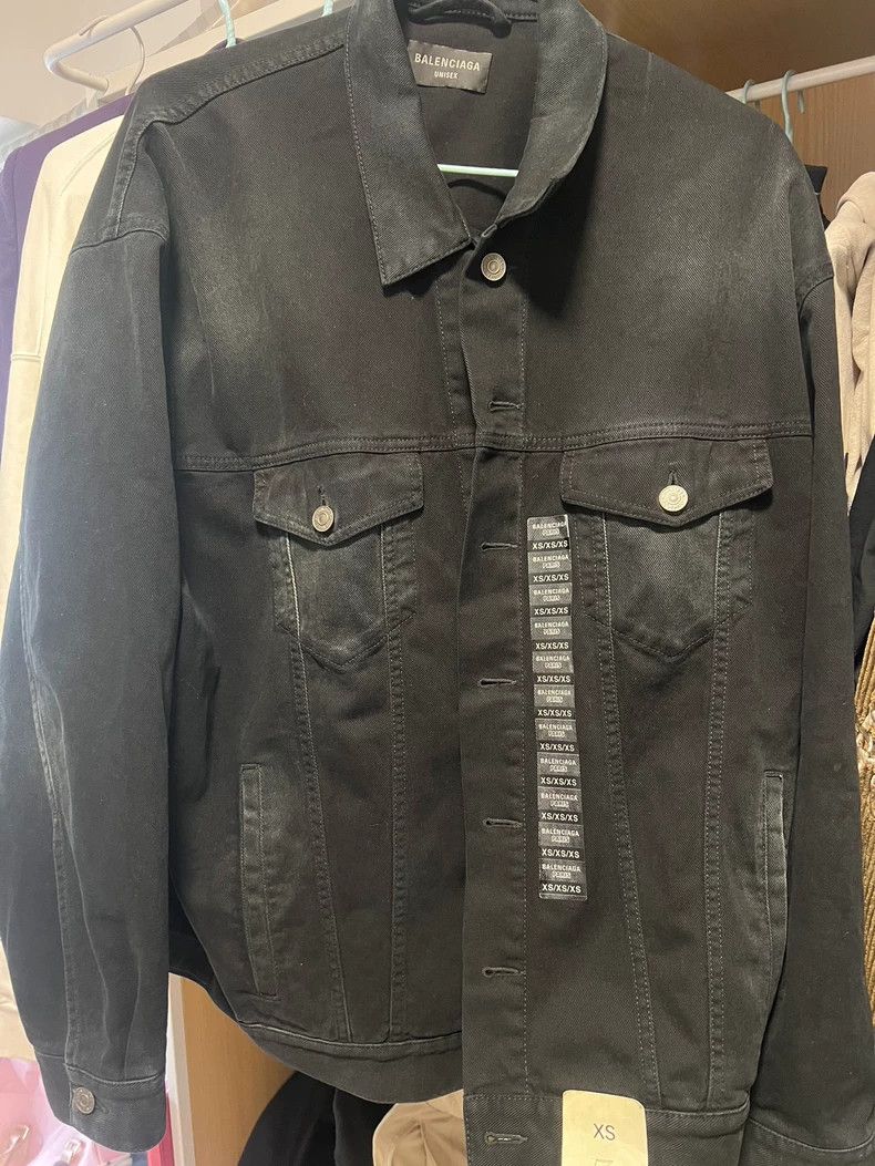 Balenciaga Balenciaga SS24 Show Model Washed Denim Jacket Size US S / EU 44-46 / 1 - 2 Thumbnail