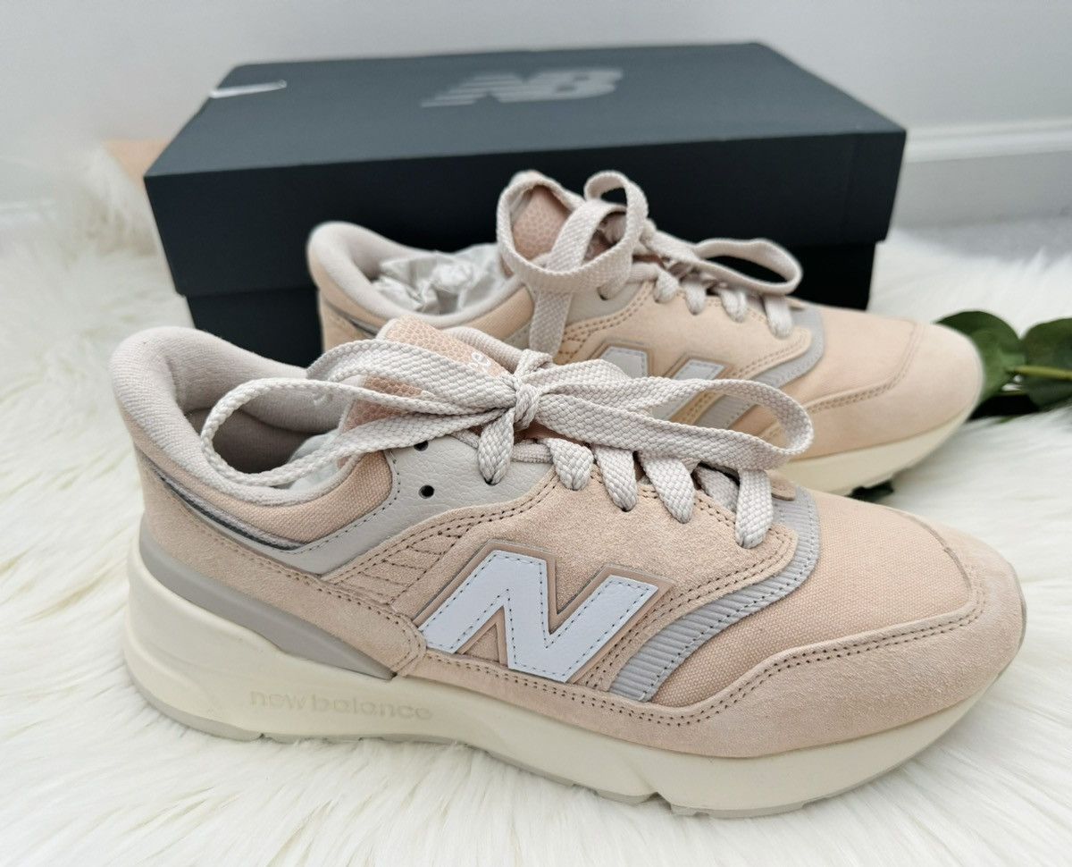 New Balance New Balance 997R Sneakers in Light Peach, Size 9.4 Size US 9.5 / IT 39.5 - 2 Thumbnail