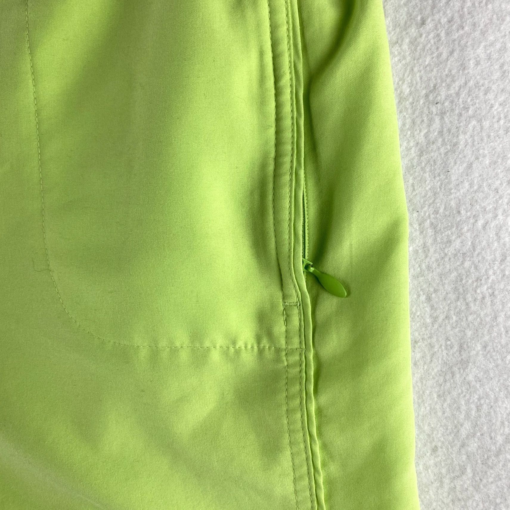Eddie Bauer Eddie Bauer Shorts Women 18 Green Hiking Zip Pockets Light Weight Flat Front Size 40" / US 18 - 5 Thumbnail