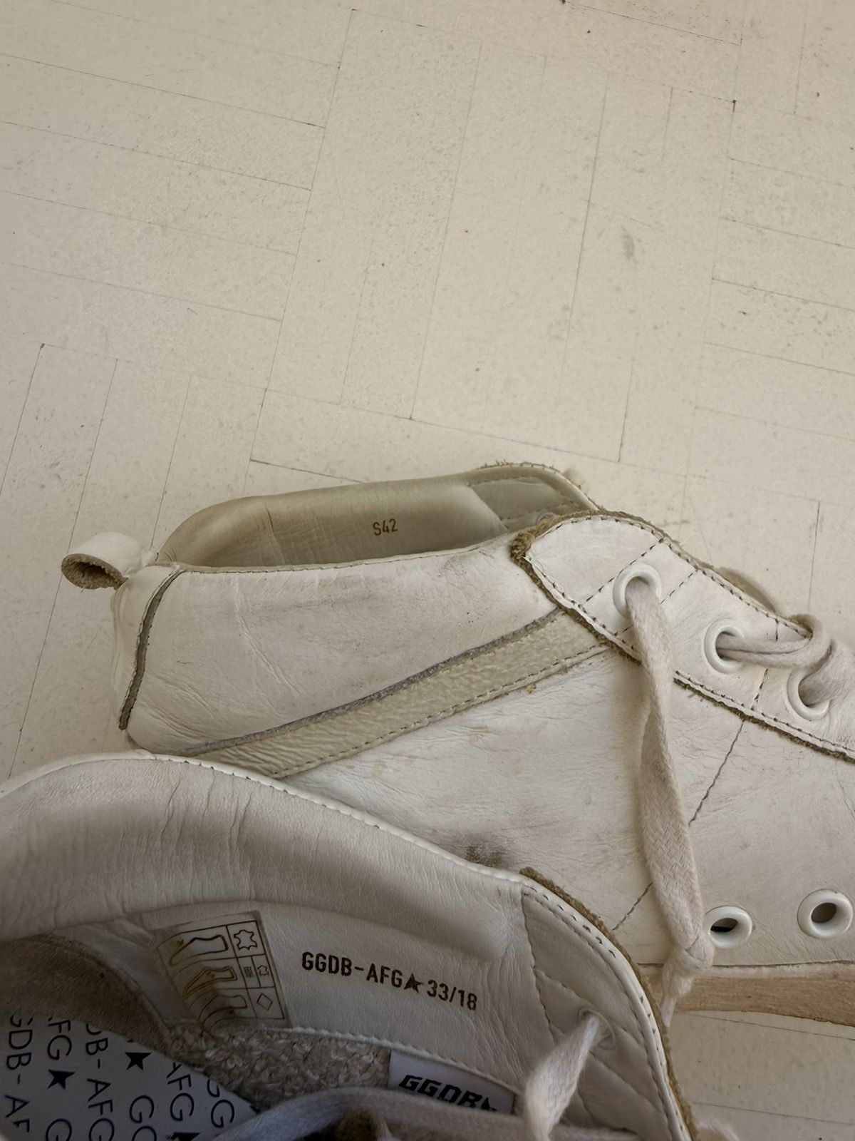 Golden Goose Golden Goose mid star - barely used Size US 9 / EU 42 - 13 Thumbnail
