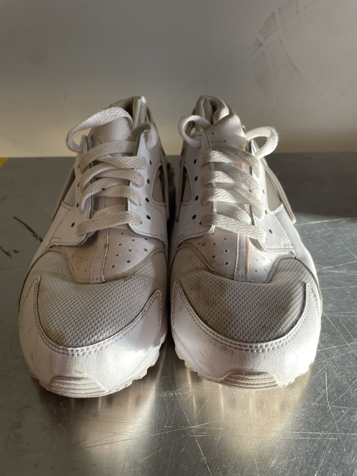 Nike Nike Huarache White Size 7Y Size US 7 / EU 40 - 2 Thumbnail