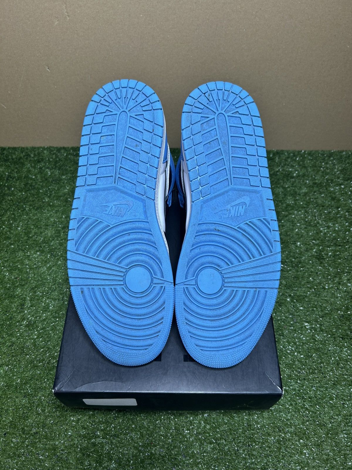 Jordan Brand Jordan 1 UNC toe Size US 10.5 / EU 43-44 - 11 Thumbnail