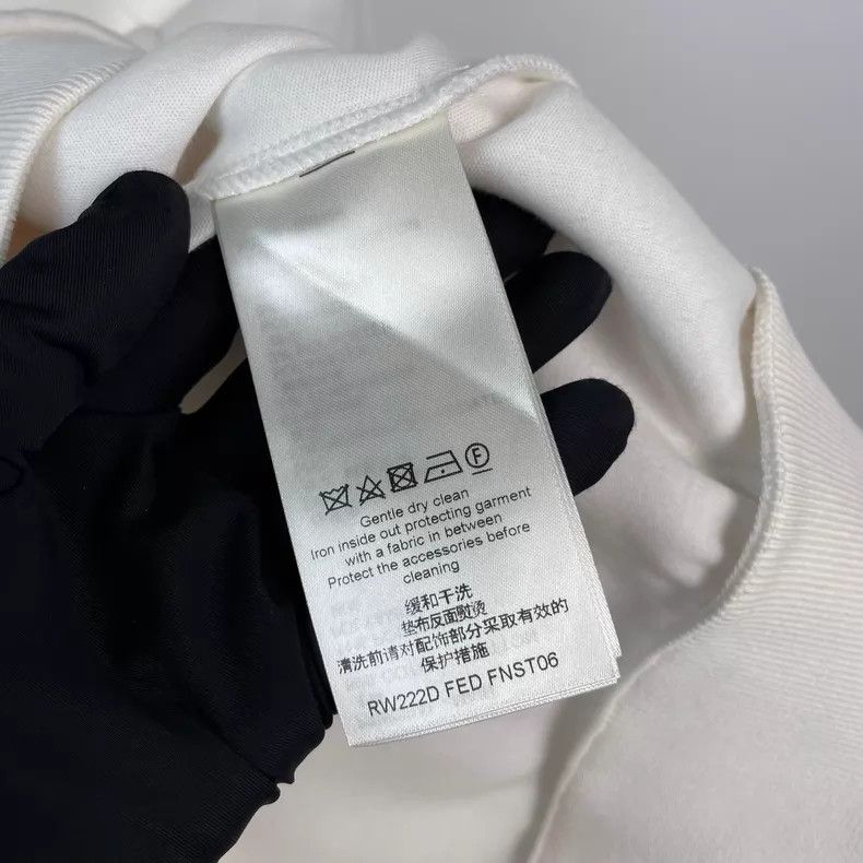 Louis Vuitton Louis Vuitton White Badge Alphabet Long Sleeve Sweatshirt Size US M / EU 48-50 / 2 - 4 Thumbnail