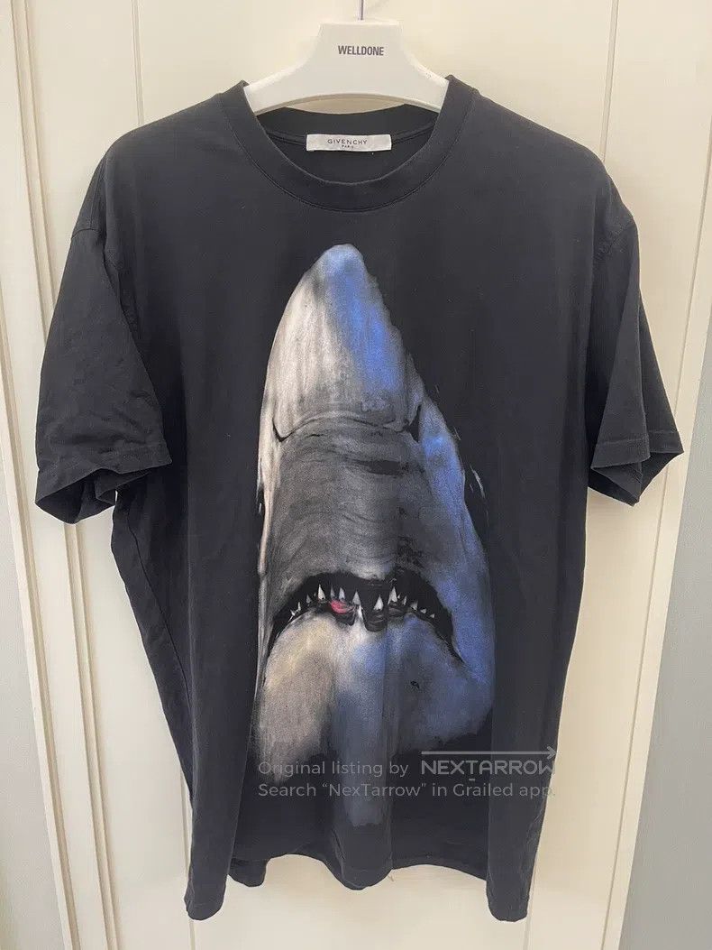 Givenchy Givenchy Shark T Size US S / EU 44-46 / 1 - 1 Thumbnail