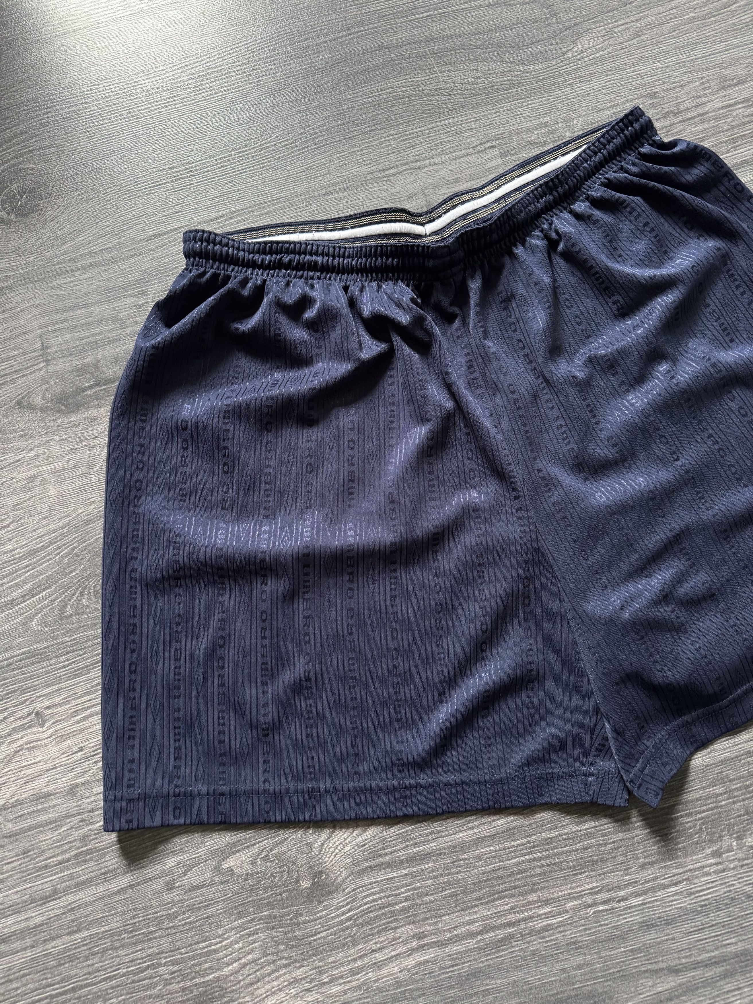 Umbro Vintage 90s Umbro shorts streetwear monogrammed y2k size XL Size US 36 / EU 52 - 3 Thumbnail