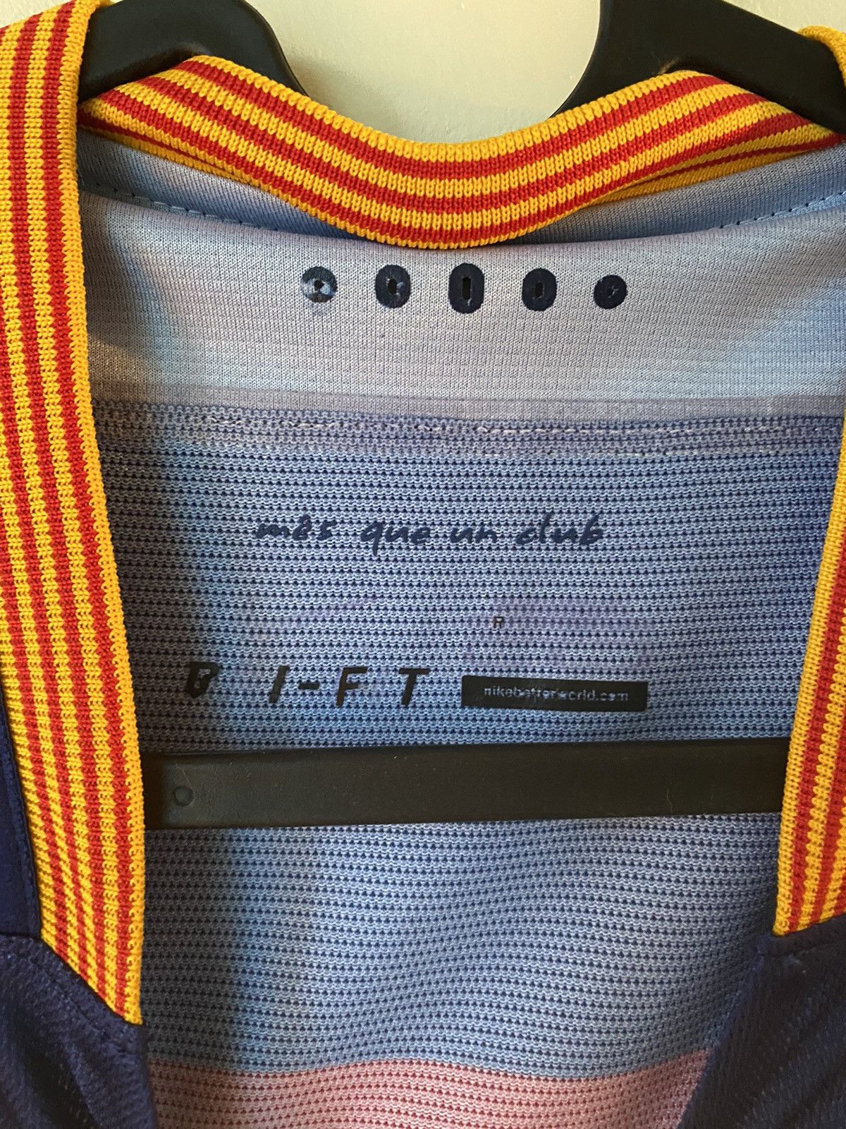 Nike Barcelona 2015 Home Jersey Size US M / EU 48-50 / 2 - 3 Thumbnail