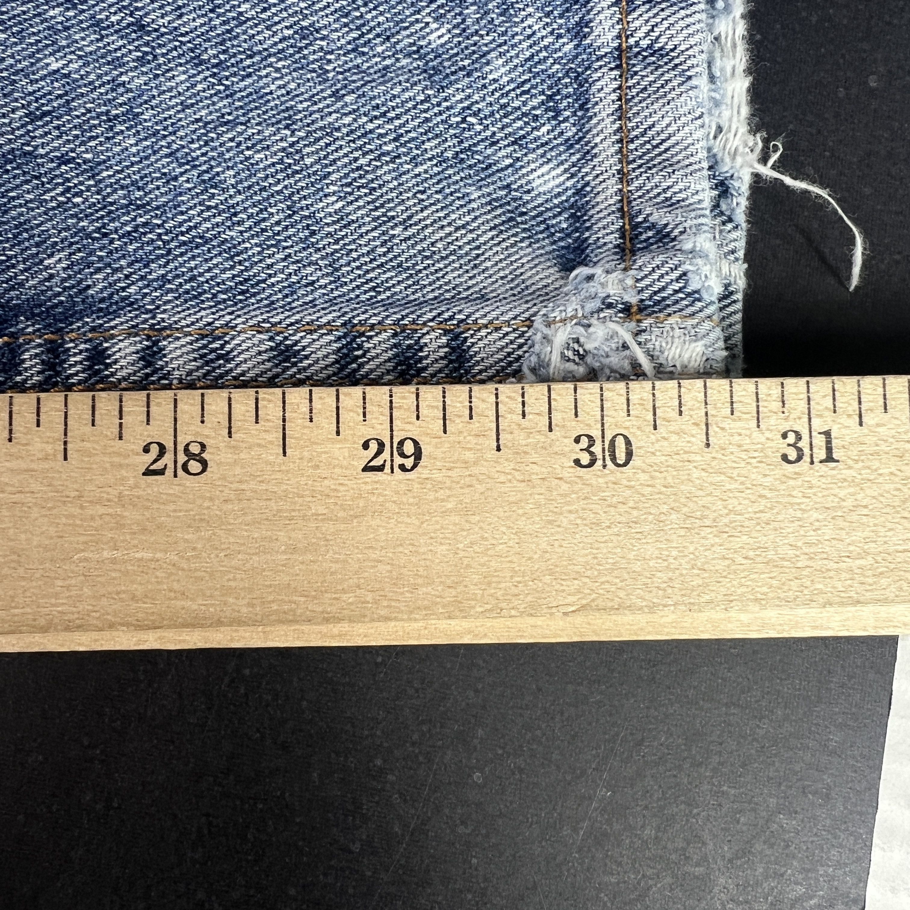 Levi's VTG 90s Levi's Jean 550 Relaxed Tapered Blue Thrashed Denim Size US 31 - 19 Thumbnail