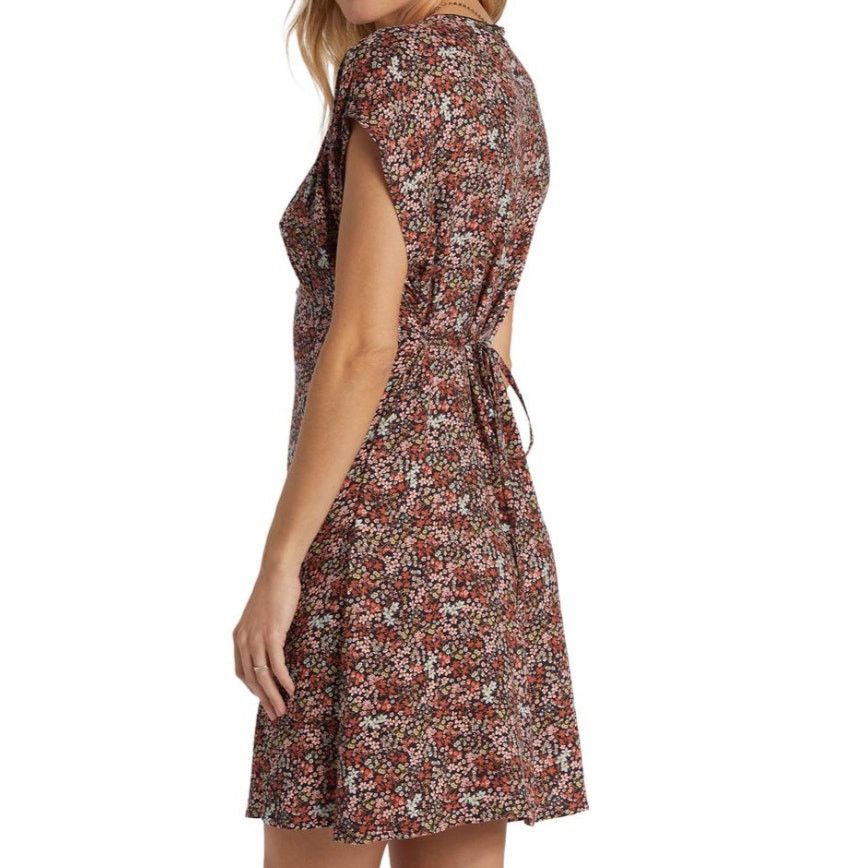 Billabong NWT Billabong Bright Skies Mini Dress Floral in Size M Size M / US 6-8 / IT 42-44 - 2 Thumbnail
