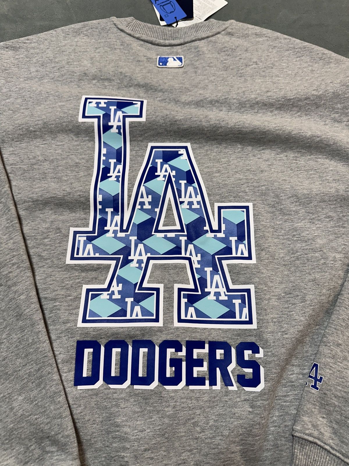 MLB New LA Dodgers graphic Crewneck Sweatshirt Size LARGE Size US L / EU 52-54 / 3 - 1 Thumbnail