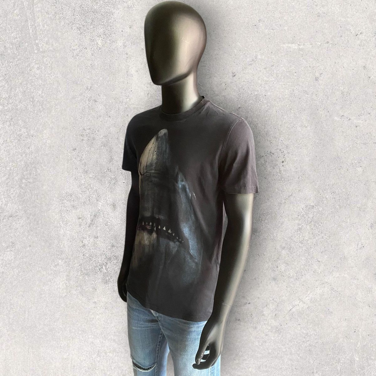 Givenchy Fall17 Shark By Riccardo Tisci Size US S / EU 44-46 / 1 - 4 Thumbnail