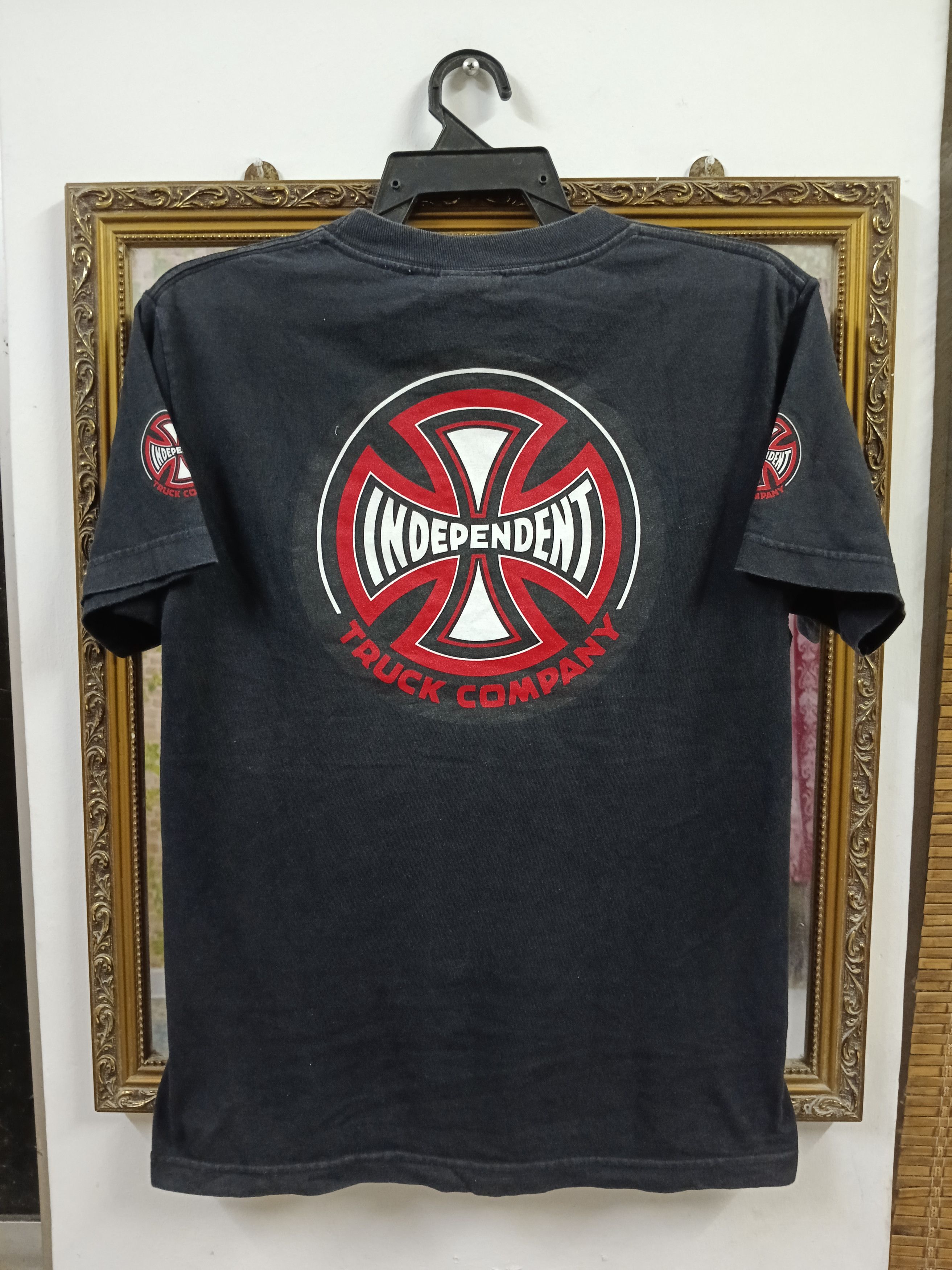 Independent Truck Co. × Vintage VINTAGE 90s FADE INDEPENDENT T SHIRT Size US S / EU 44-46 / 1 - 2 Thumbnail