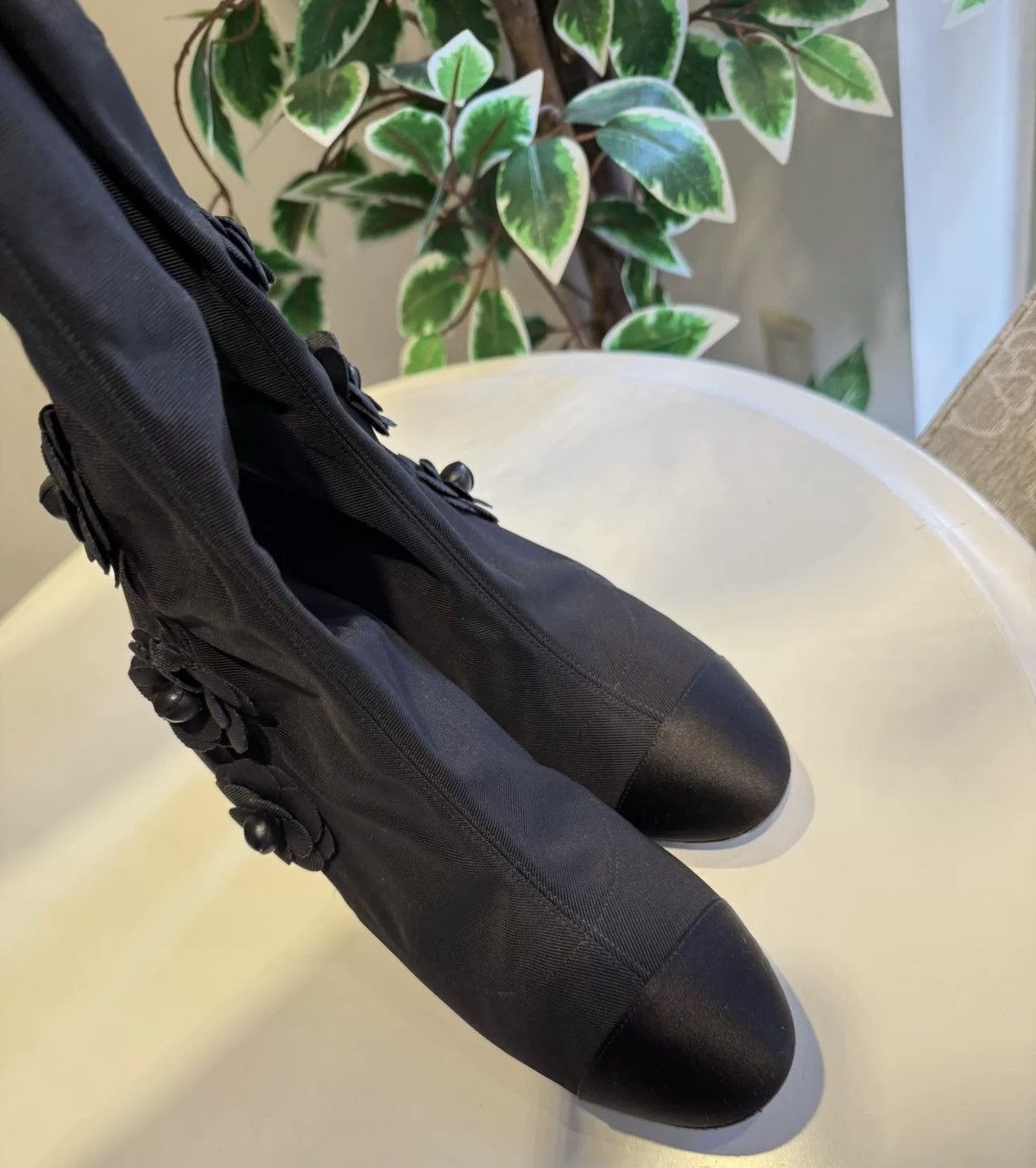 Chanel Chanel camellia hollowed out boots Size US 8 / IT 38 - 2 Thumbnail