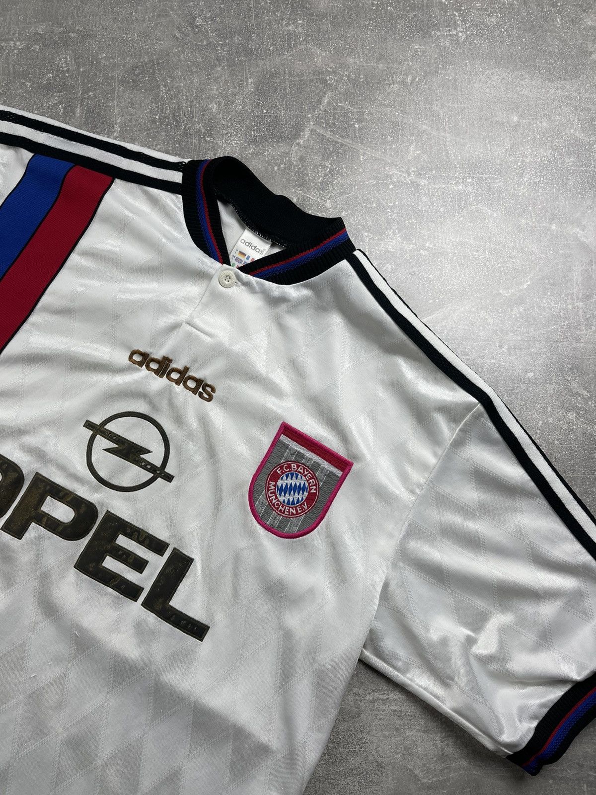 Adidas Adidas FC Bayern Munich Away Football Shirt 1993–95 Vintage Size US L / EU 52-54 / 3 - 4 Thumbnail