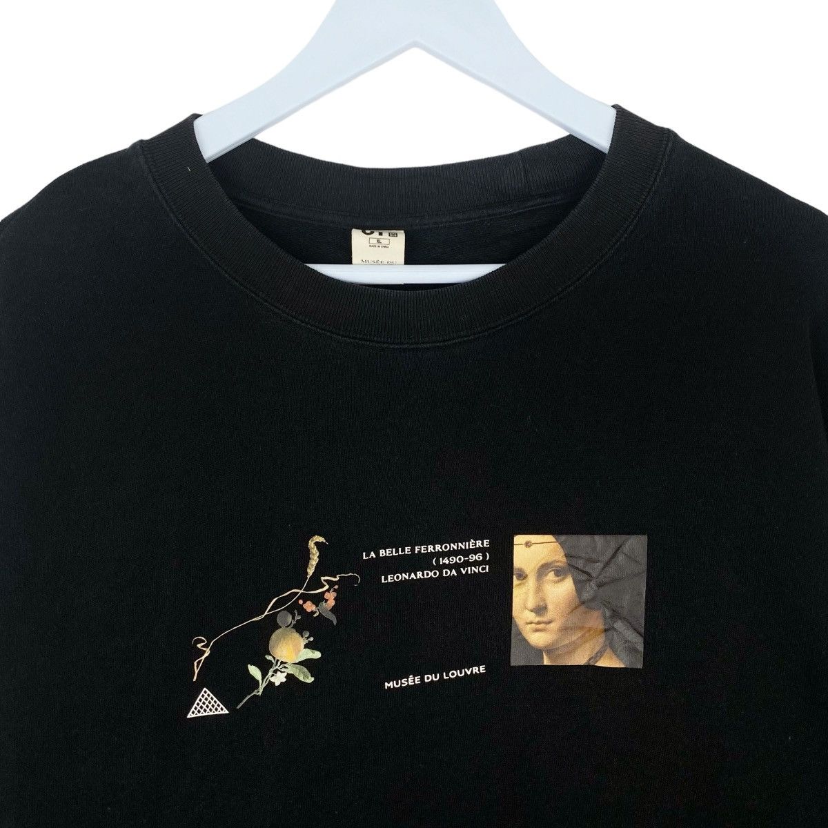 Uniqlo Louvre Museum Big Logo Sweatshirt Crewneck Pullover Jumper Size US L / EU 52-54 / 3 - 2 Thumbnail