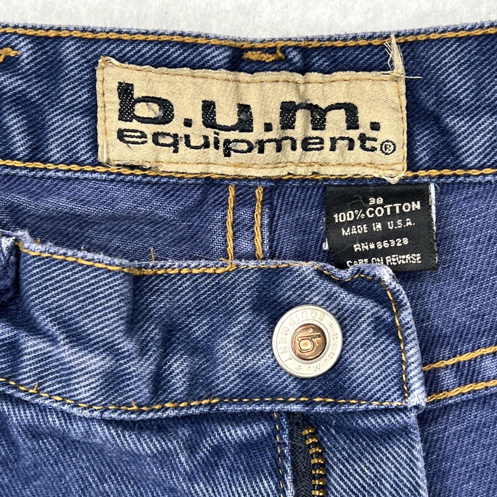 Vintage VINTAGE B.U.M. Equipment Jeans Men’s 38 x 33 Blue Denim Baggy Medium Wash Jeans Mens 90s Style Standards Size US 38 / EU 54 - 4 Thumbnail