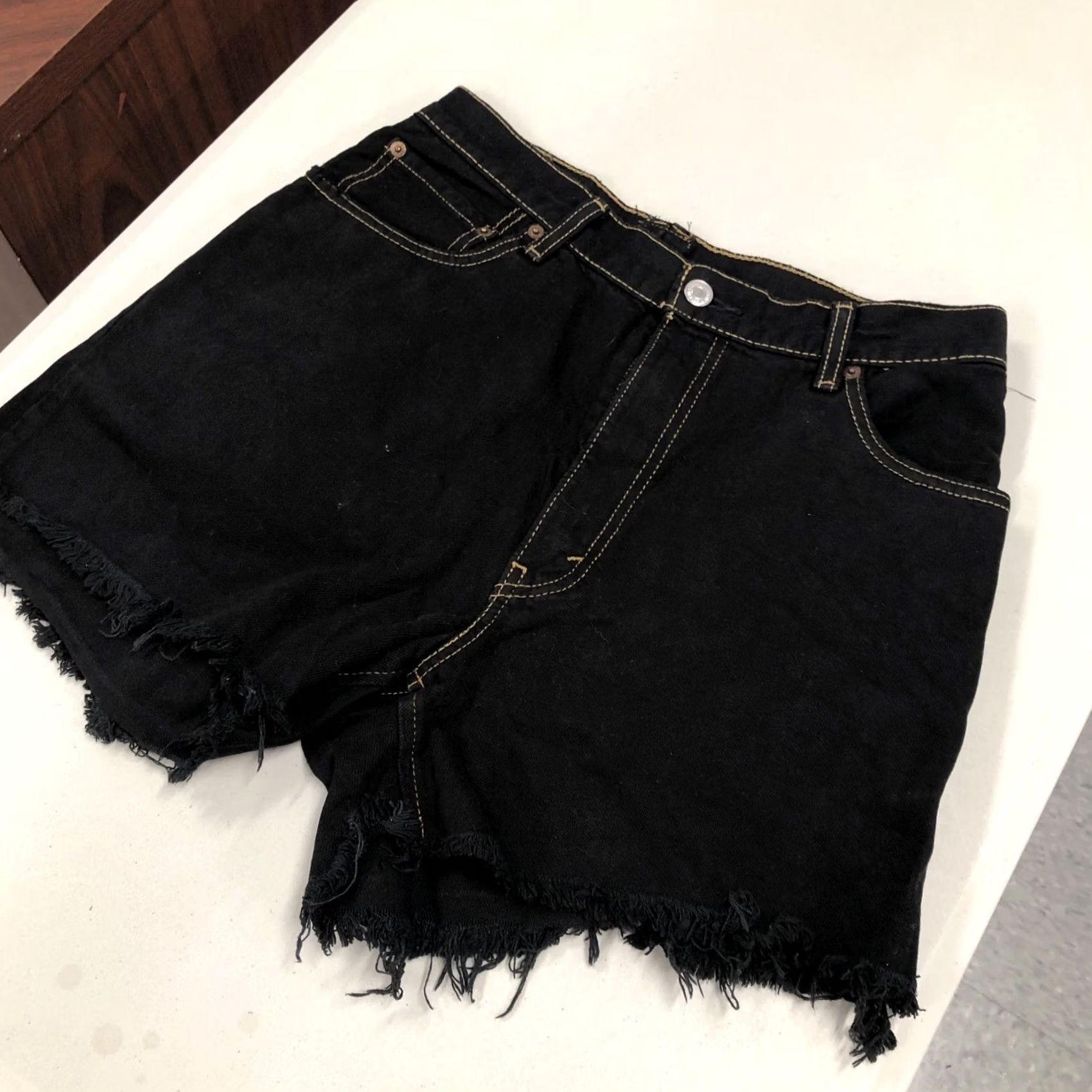 Levi's VINTAGE Levi's 550 Black Label cutoff shorts Men Size 30 Black Denim 4 in Inseam 90s USA Daisy Dukes 5-Pocket Relaxed Fit Button Zip Jeans Size US 30 / EU 46 - 5 Thumbnail