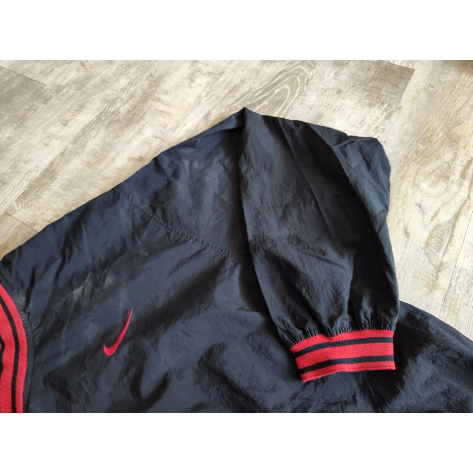 Nike Vintage Nike V-Neck Windbreaker Pullover Black Red Mens Size XL Swoosh Logo Size US XL / EU 56 / 4 - 4 Thumbnail