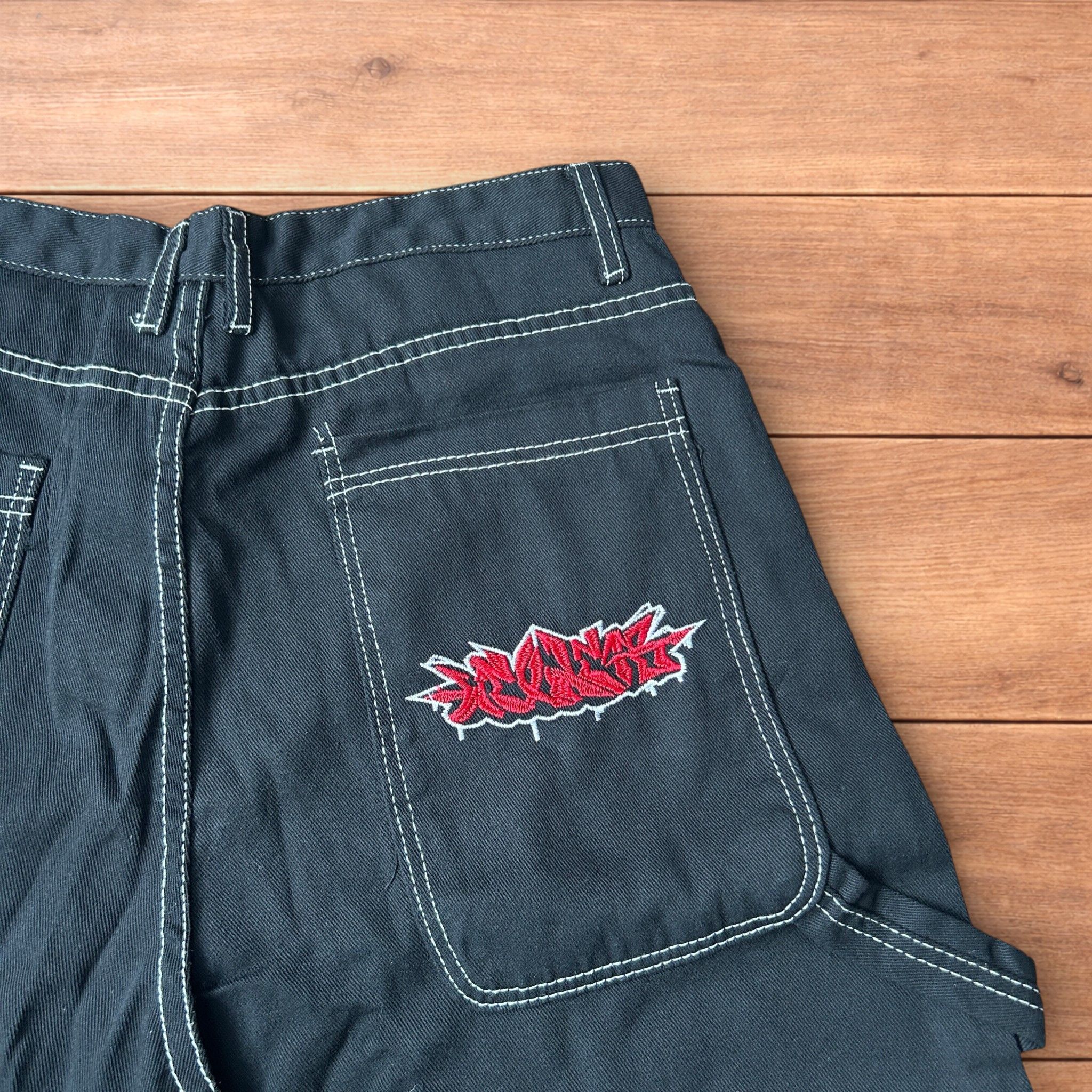 Japanese Brand Super baggy long skater short jorts in black w. embroidery.. Size US 36 / EU 52 - 3 Thumbnail