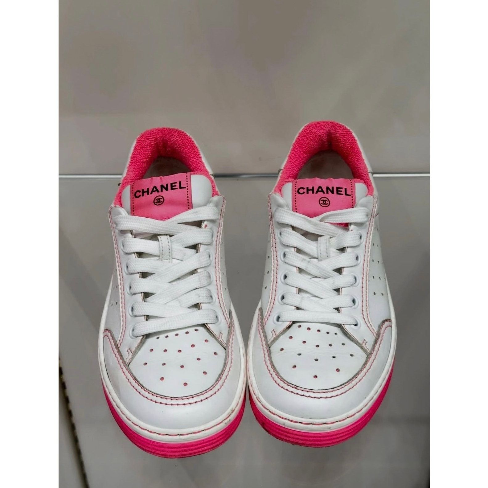Chanel Chic Chanel White Calfskin Low-Top CC Logo Sneakers Size 36 Size US 5 / IT 35 - 2 Thumbnail