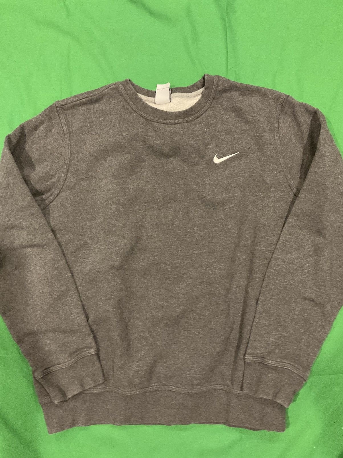 Nike × Vintage Vintage Grey Nike crewneck sweatshirt Size US L / EU 52-54 / 3 - 1 Thumbnail