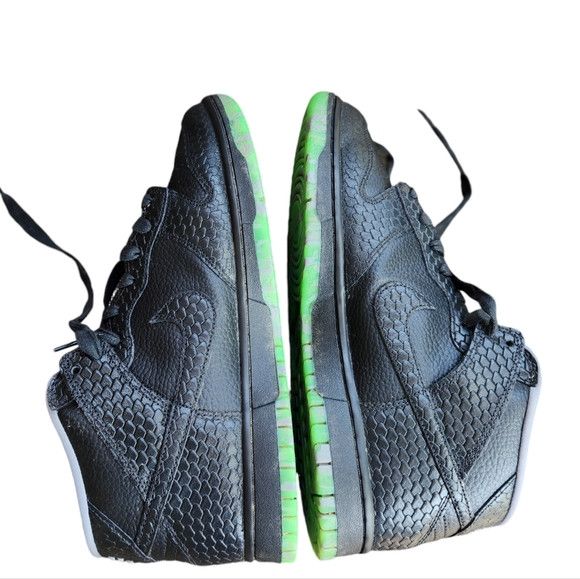 Nike Nike dunk Headless horseman Size US 10 / EU 43 - 2 Thumbnail