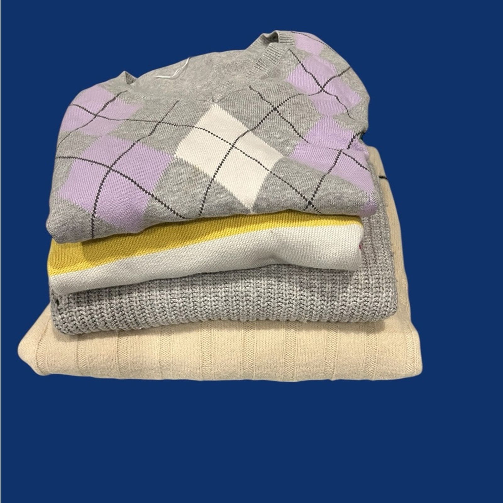 Gap Sweater Weather 4-Seater Bundle – Sizes L & XL Size L / US 10 / IT 46 - 6 Thumbnail