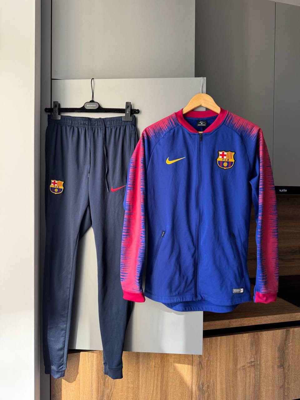 Nike Nike Barcelona Tracksuit Jacket + Track Pants Vintage Drill Size US S / EU 44-46 / 1 - 1 Thumbnail