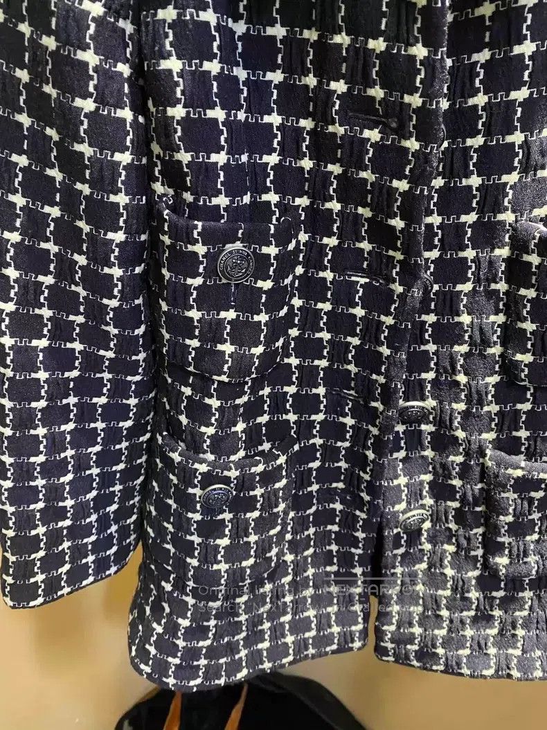 Chanel Chanel 18 Hamburger dark blue plaid anchor buckle jacket Size XS / US 0-2 / IT 36-38 - 4 Thumbnail