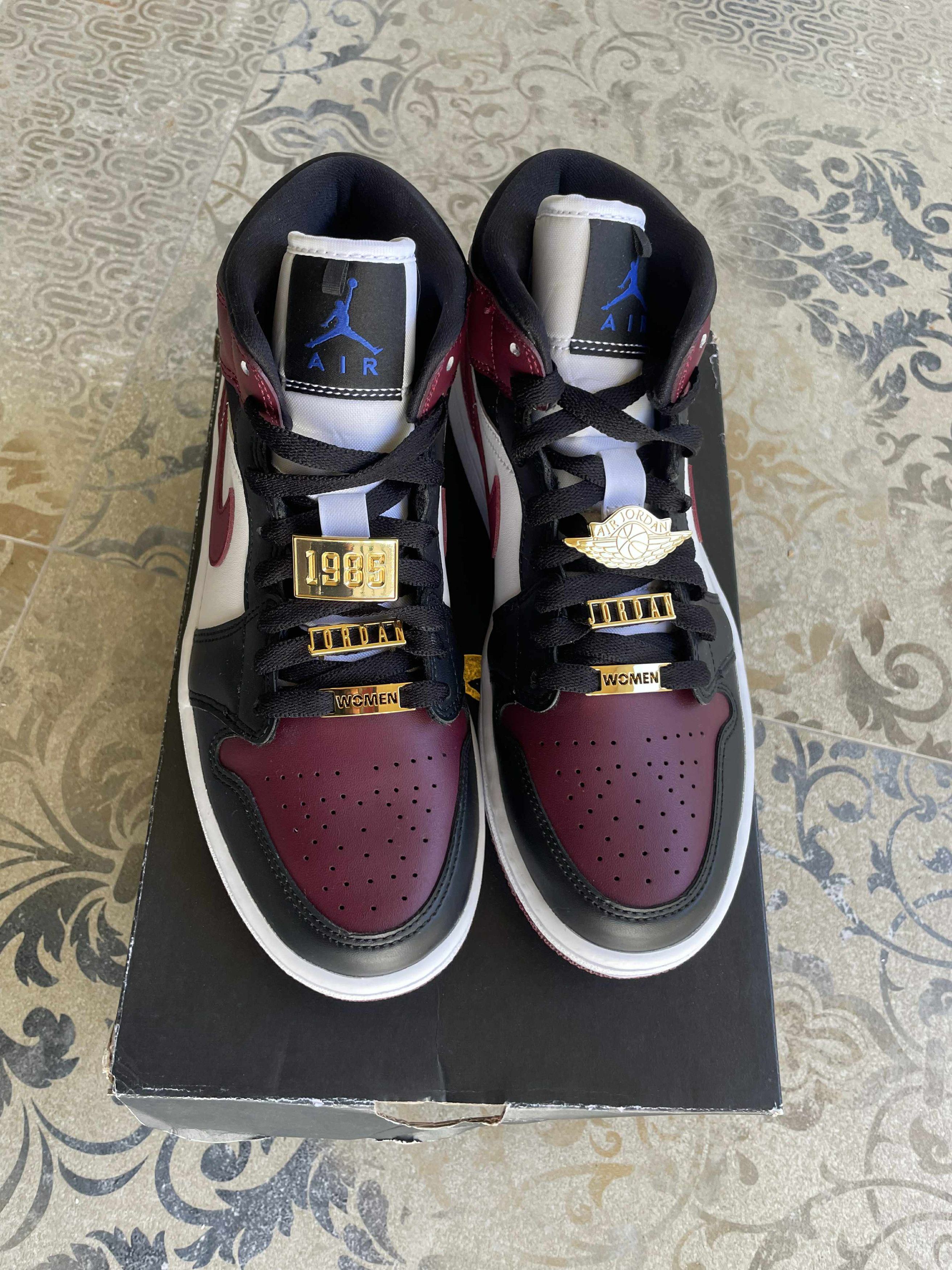 Jordan Brand Womens Air Jordan 1 Mid Beetroot Burgundy US7.5 Size US 6 / EU 39 - 4 Thumbnail