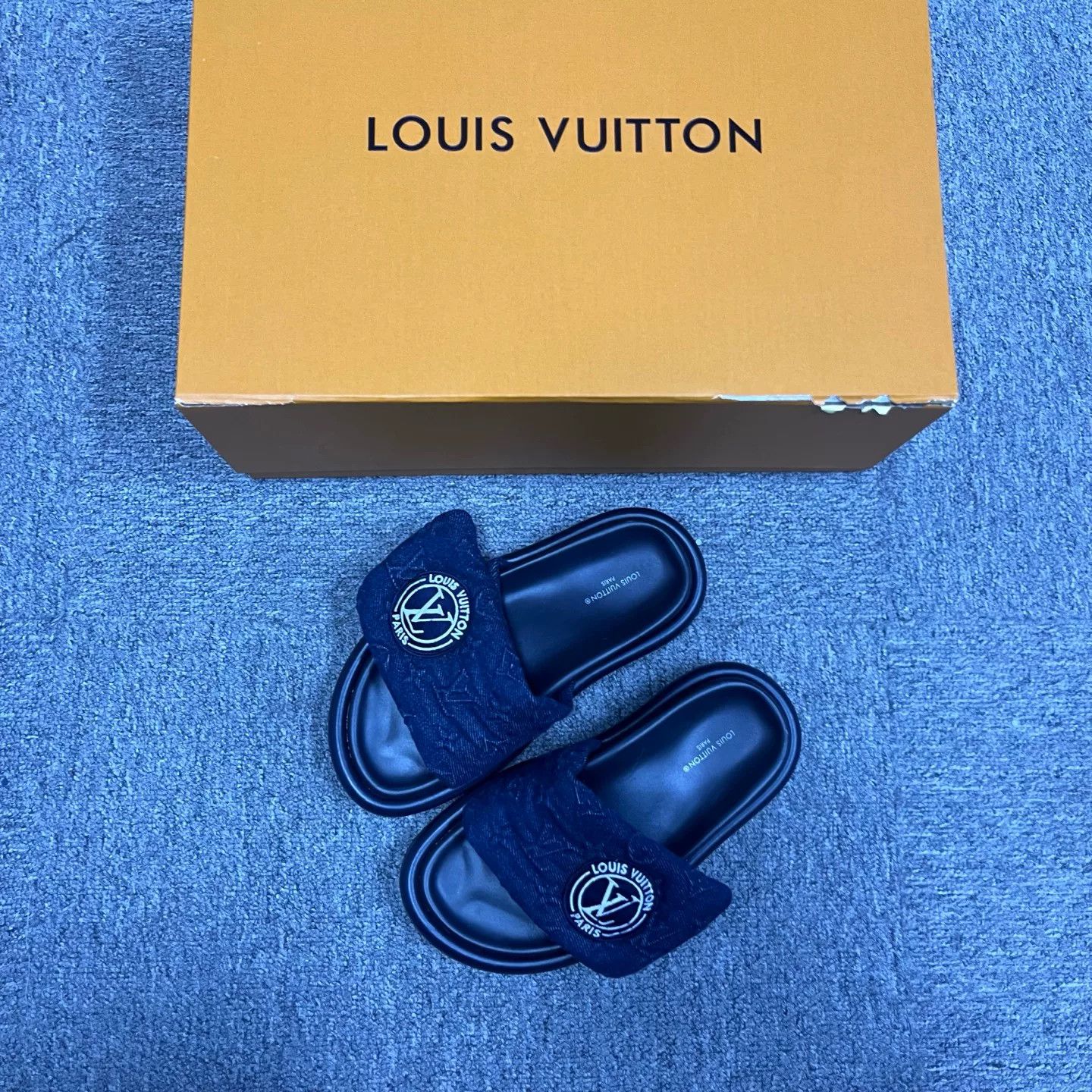 Louis Vuitton Louis Vuitton Blue Lowtop Sneakers 34 Women Size US 4 / IT 34 - 1 Thumbnail