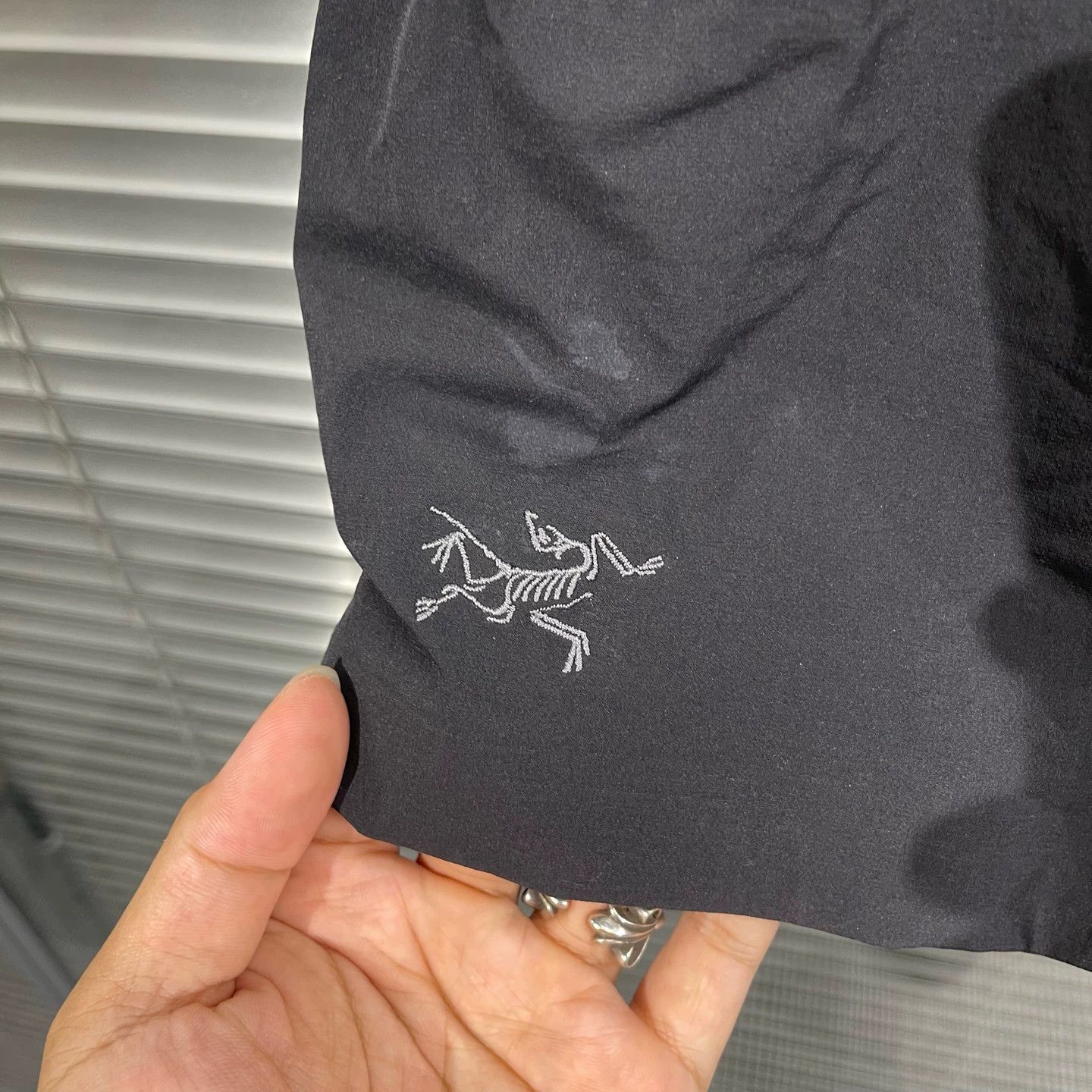 Arc'teryx Arcteryx mid-waist embroidered zipper 3" casual short 4 Size 27" / US 4 / IT 40 - 5 Thumbnail
