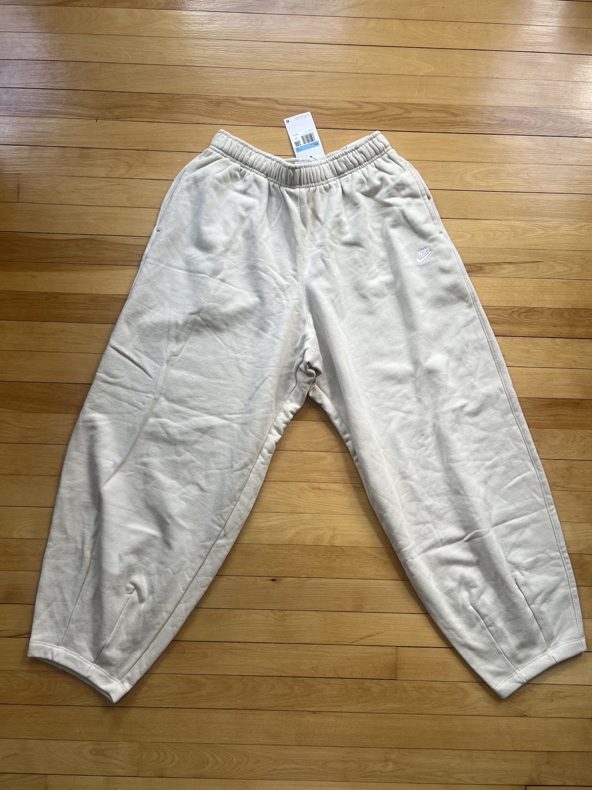 Nike Nike Mens Oversized Fit Taper Leg Sweatpants Size US 34 / EU 50 - 1 Thumbnail