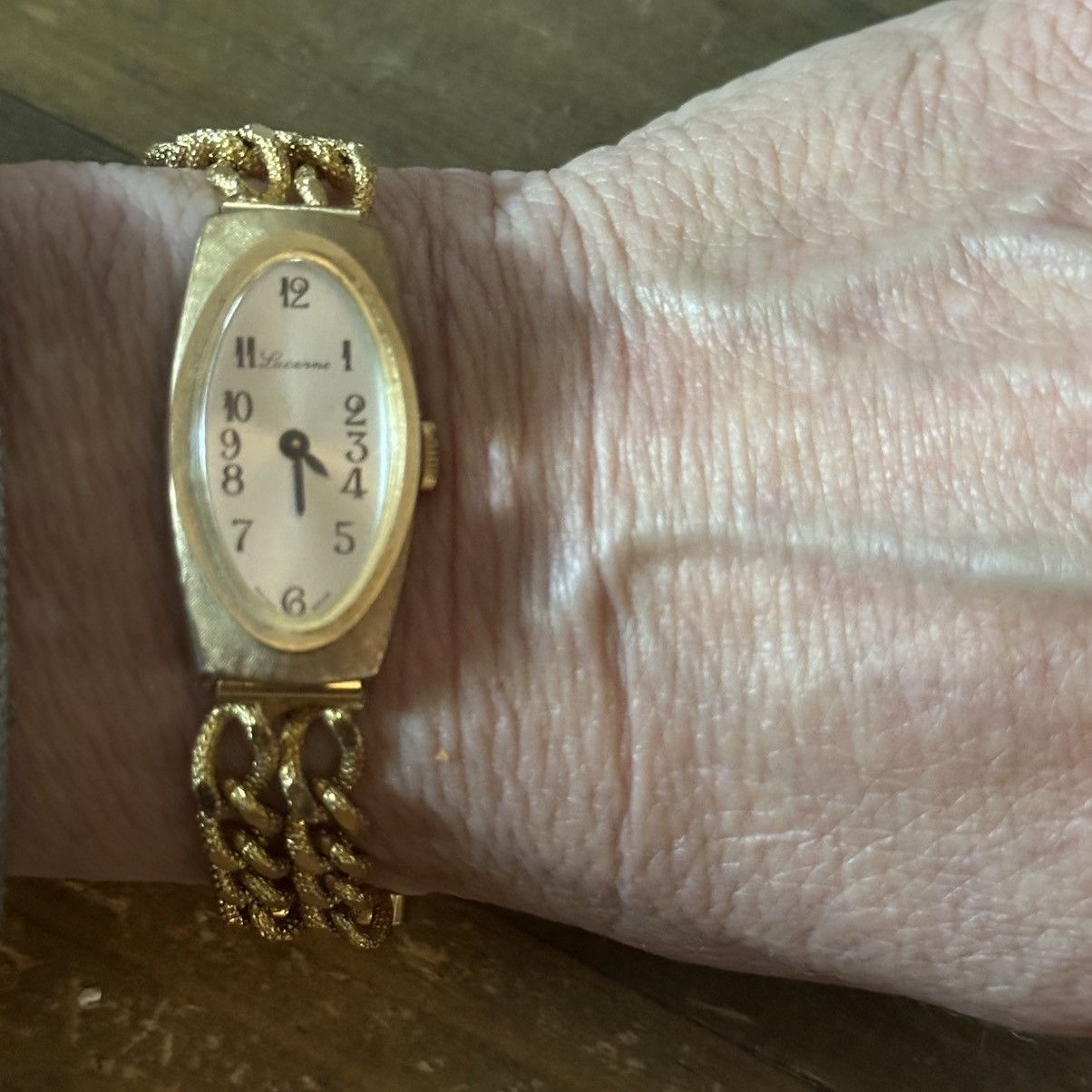 Vintage Vintage Lucerne gold tone chain and leather band watch Size ONE SIZE - 5 Thumbnail
