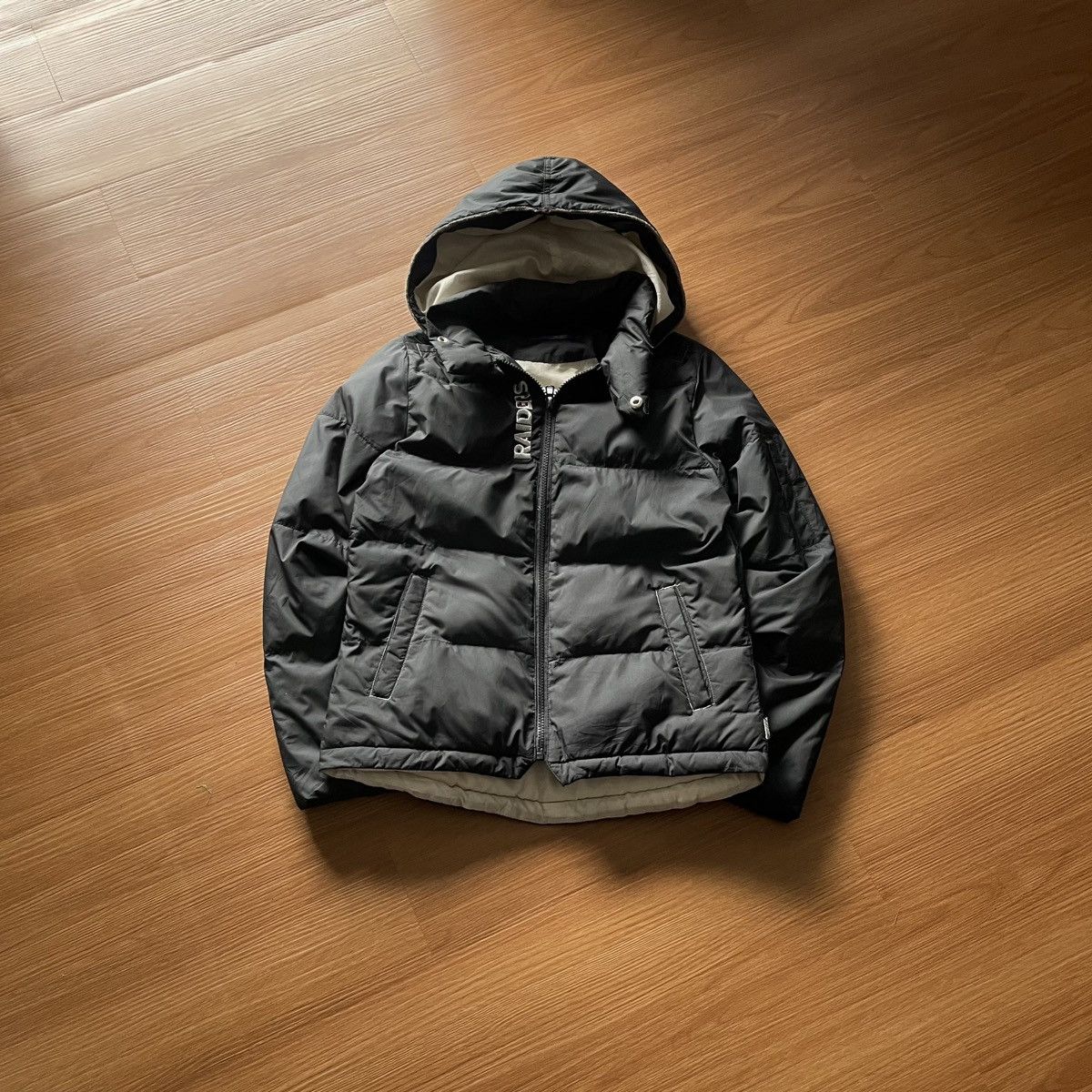 Reebok REBOOK NFL OAKLAND RAID3RS PUFFY PUFFER BLACK JACKET!! Size US M / EU 48-50 / 2 - 2 Thumbnail