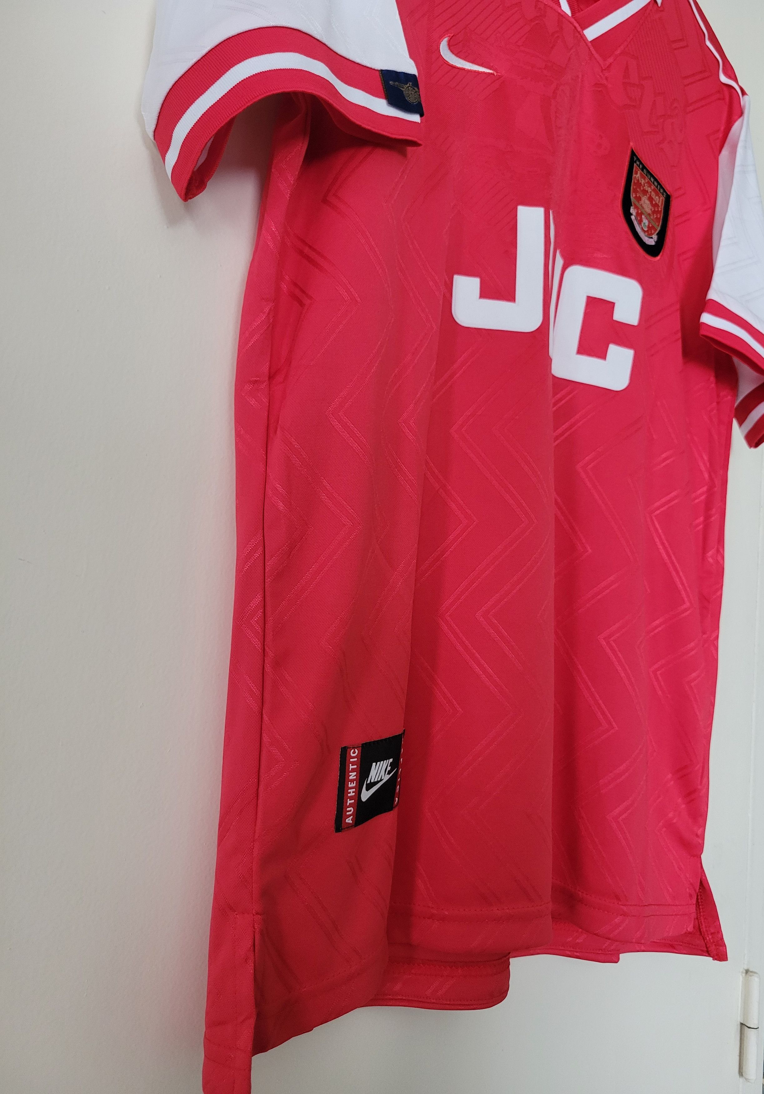 Other Bergkamp 10 Arsenal 1997-1998 Jersey vintage football shirt Size US L / EU 52-54 / 3 - 7 Thumbnail