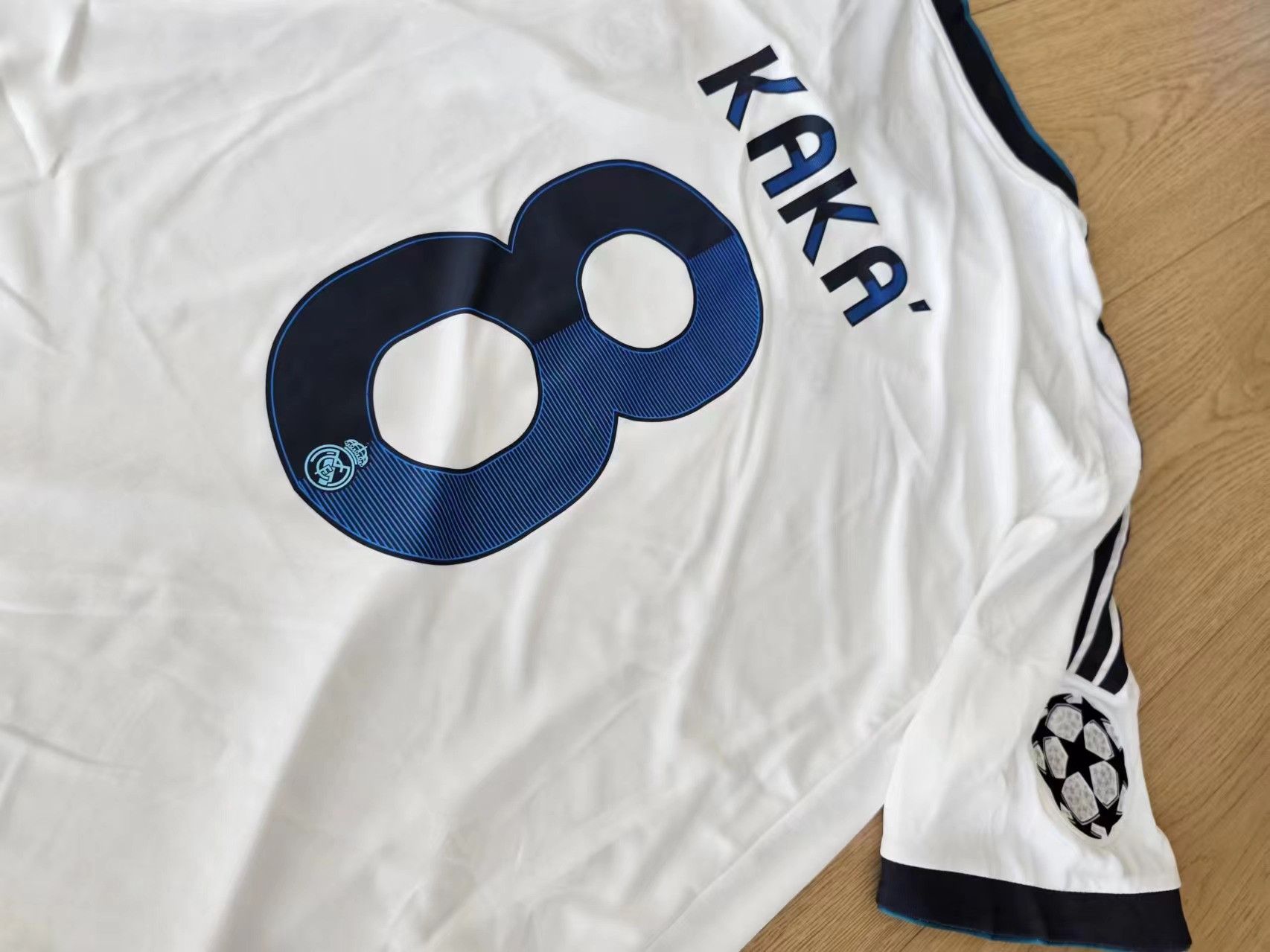 Other Real Madrid #8 Kaka Jersey Size US M / EU 48-50 / 2 - 4 Thumbnail