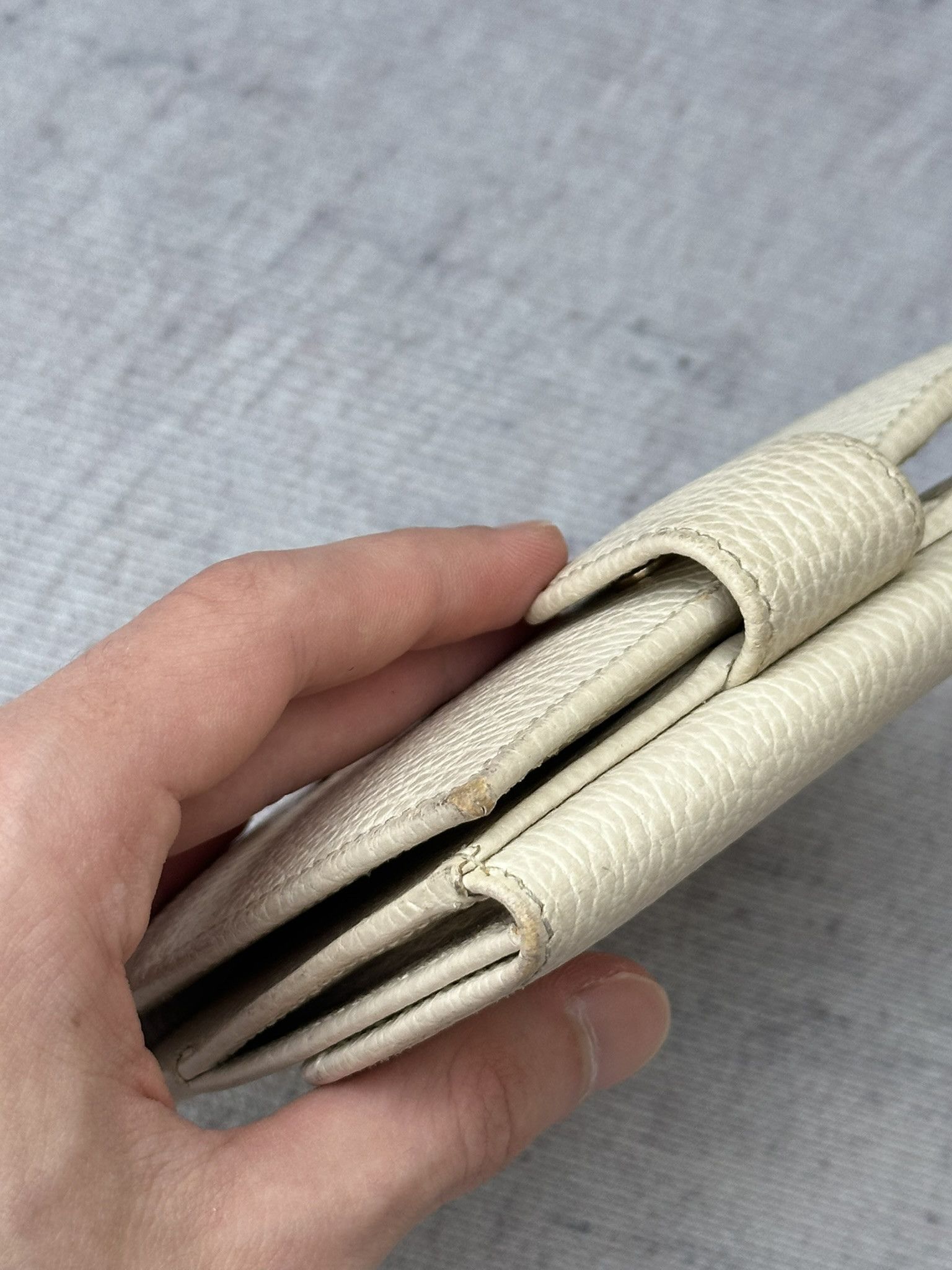 Gucci Gucci Wallet Compact Interlocking G Dollar Logo Ivory Size ONE SIZE - 8 Thumbnail
