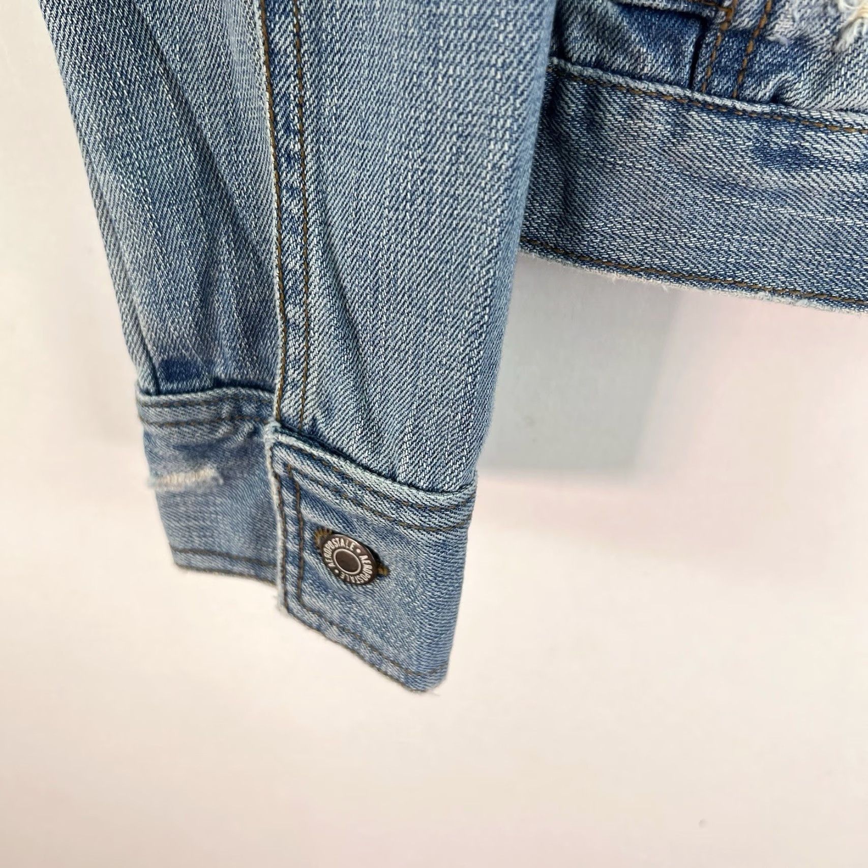 Vintage VINTAGE Aéropostale Denim Jacket Women Size M Blue Embroidered Western 90s Casual Size 32" / US 10 / IT 46 - 4 Thumbnail