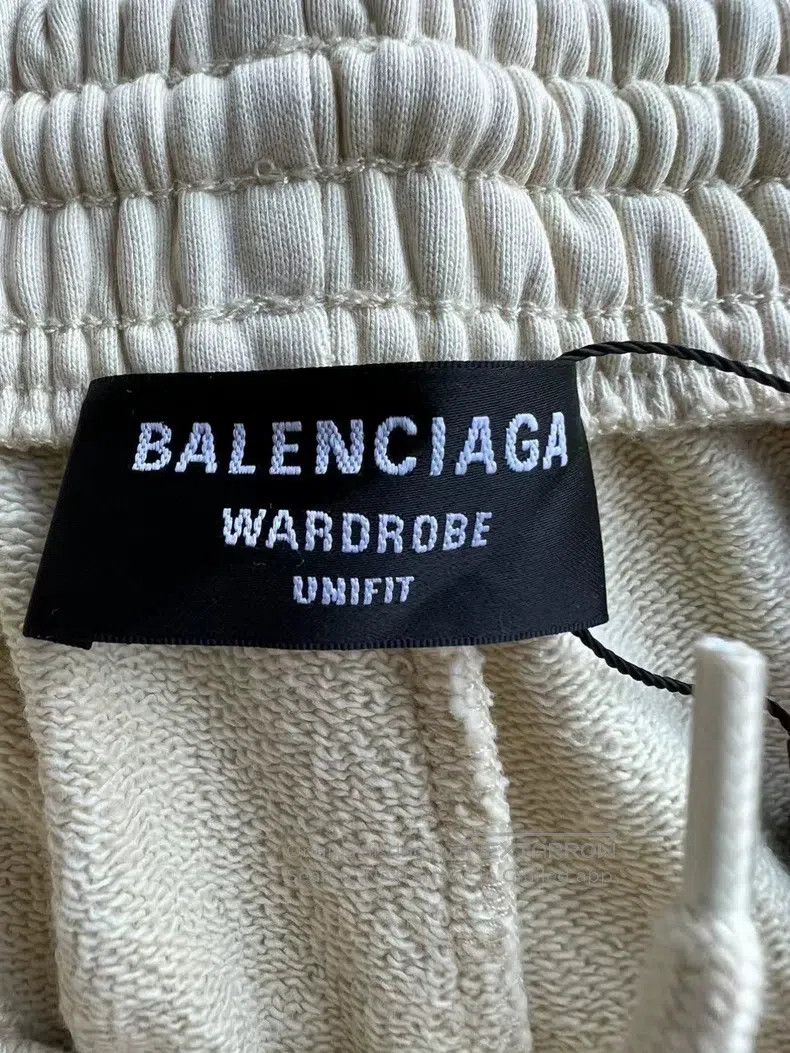 Balenciaga Balenciaga size S Solid color embroidery Coca-Cola short p Size US 27 - 3 Thumbnail