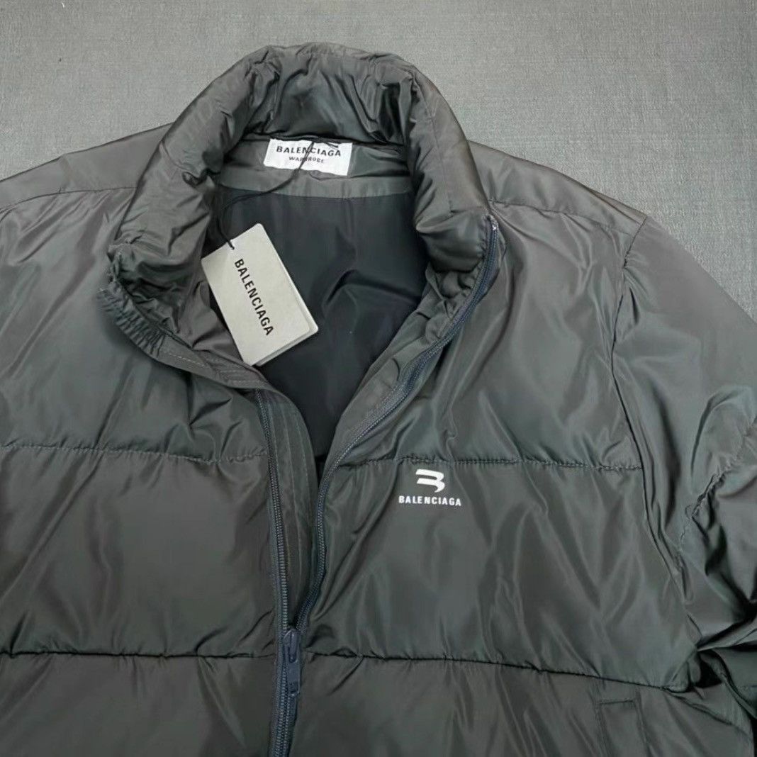 Balenciaga Sz 38 Balenciaga Oversized Logo Puffer Jacket Size US M / EU 48-50 / 2 - 3 Thumbnail