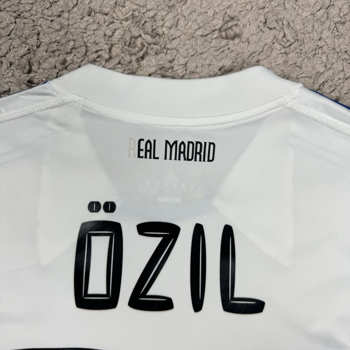 Adidas Vintage Real Madrid ‘OZIL’ Home Jersey Size US S / EU 44-46 / 1 - 12 Thumbnail
