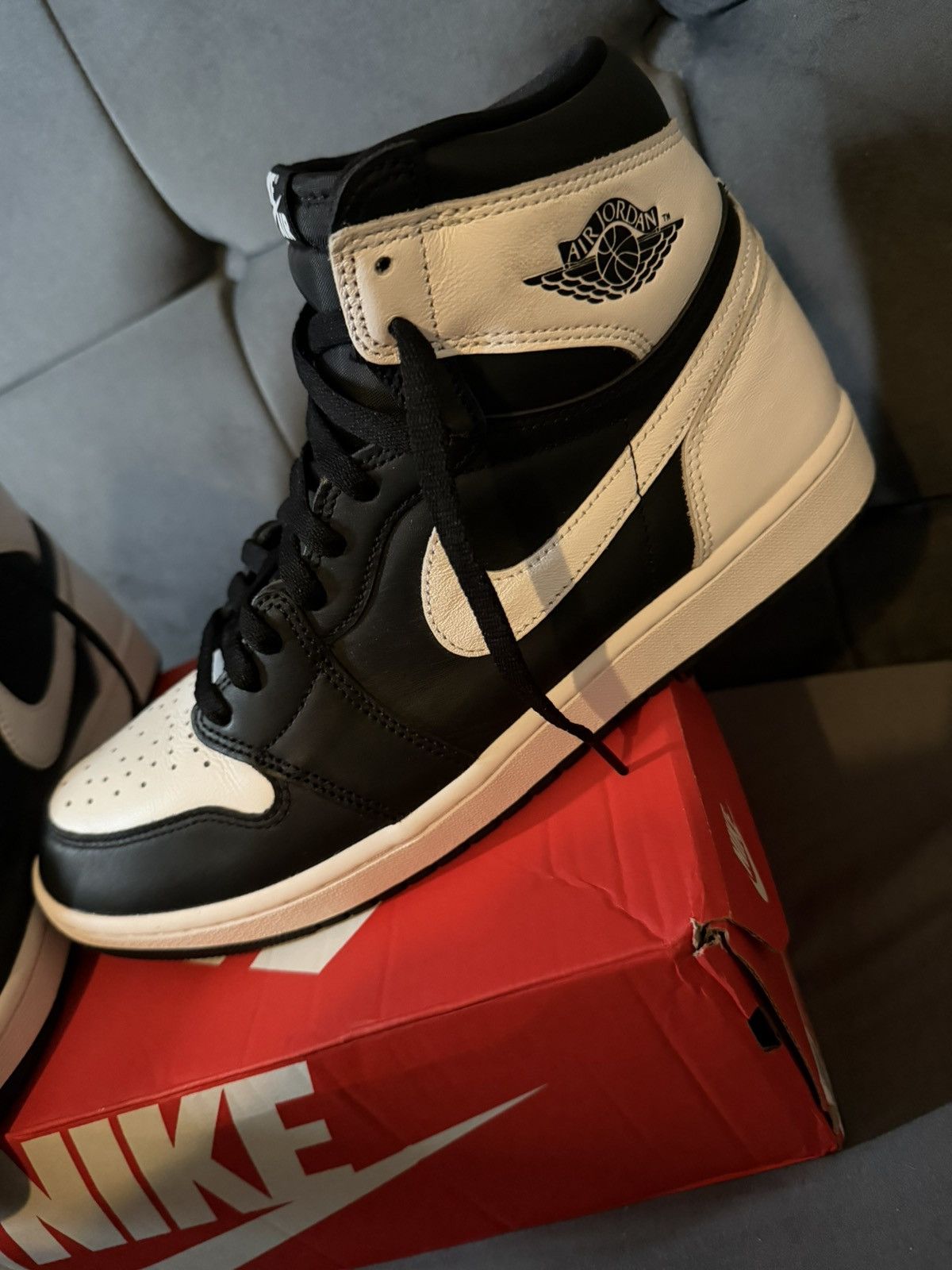 Nike Air Jordan 1 high OG reverse panda Size US 11 / EU 44 - 2 Thumbnail