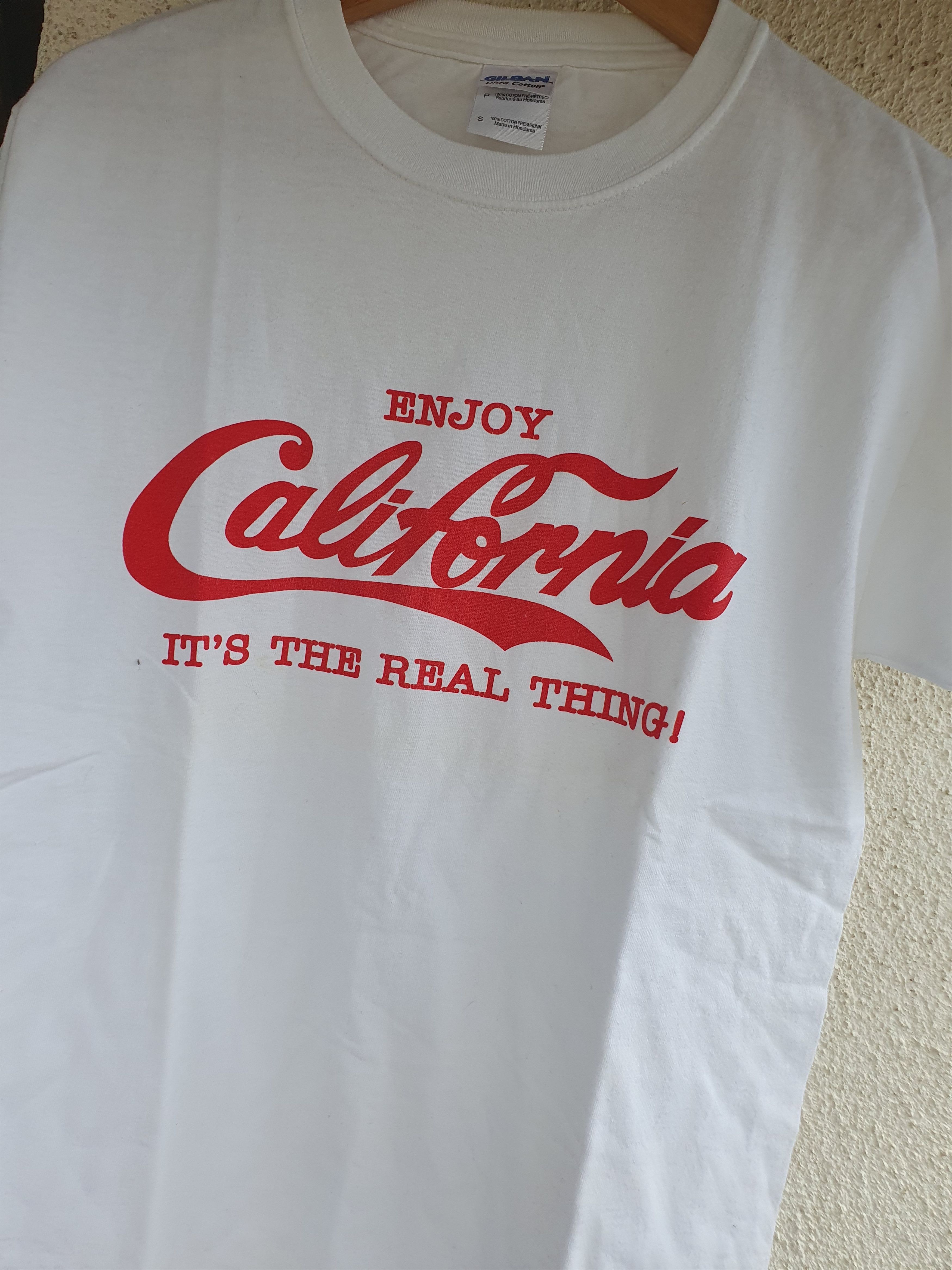 Gildan Enjoy California Coca Cola Font Destination t-shirt sz M Size US S / EU 44-46 / 1 - 5 Thumbnail