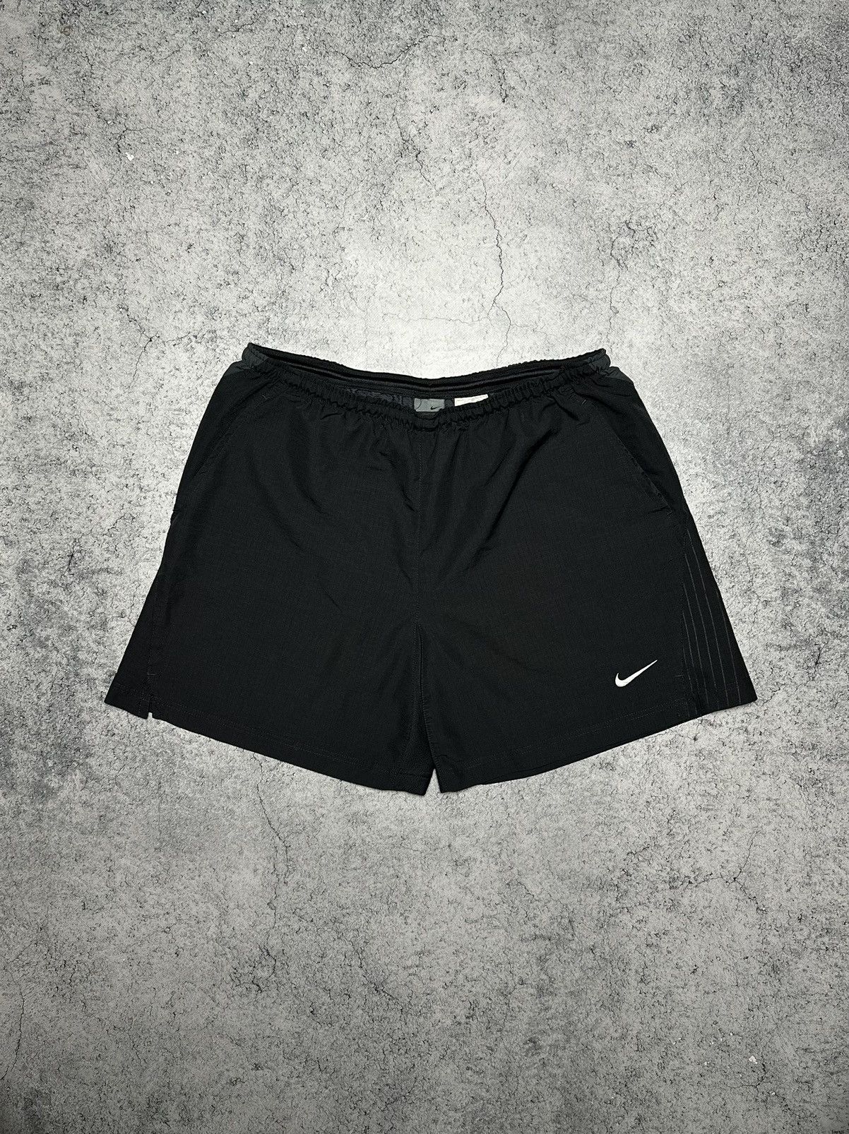 Vintage Vintage Nike Swoosh Shorts Size US 34 / EU 50 - 1 Thumbnail