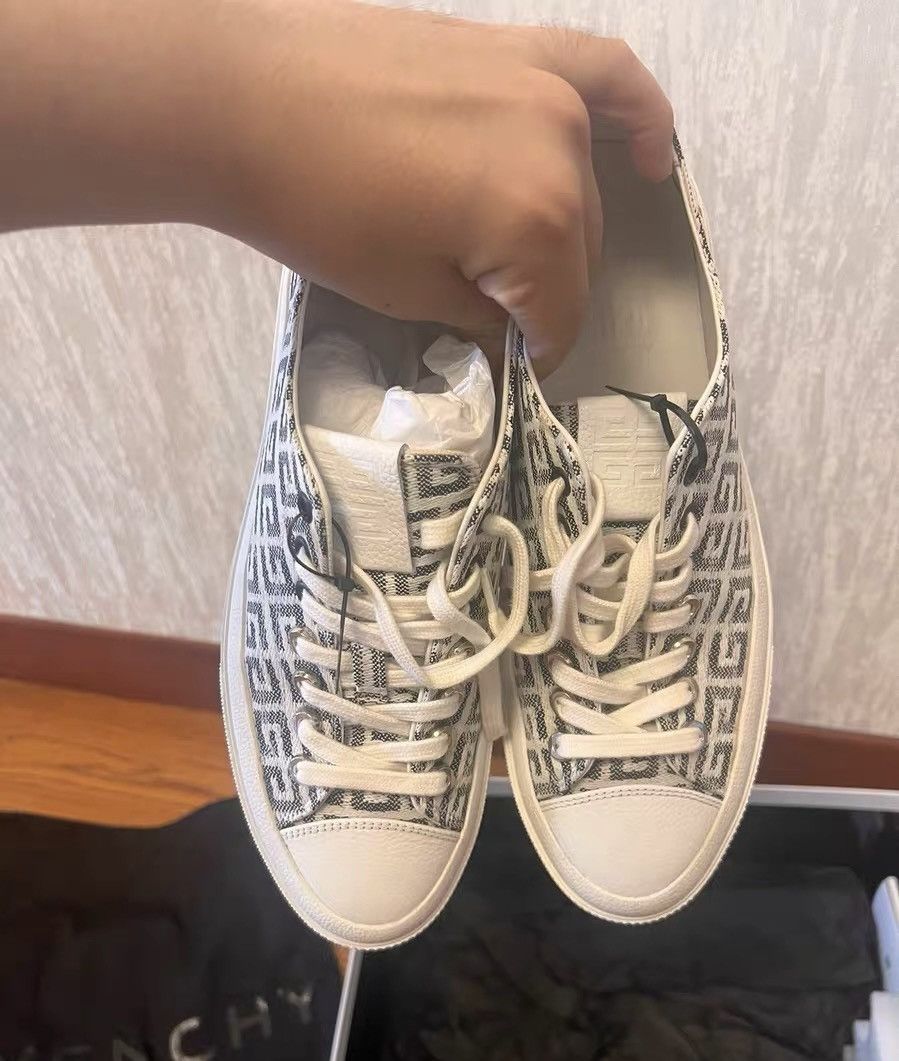 Givenchy Givenchy City Logo Jacquard Low-Top Fashion Sneakers Size US 8 / EU 41 - 2 Thumbnail