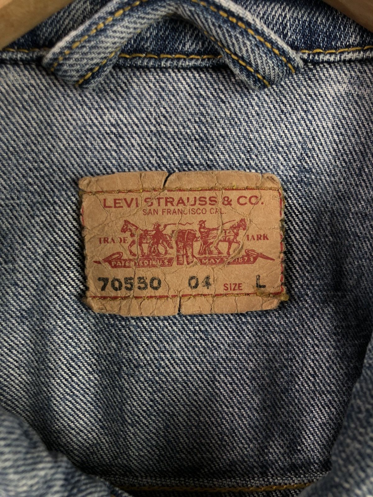 Jean × Levi's × Levi's Vintage Clothing Vintage 90's Distressed Levi's Trucker Denim Jacket Rare Size US L / EU 52-54 / 3 - 10 Thumbnail