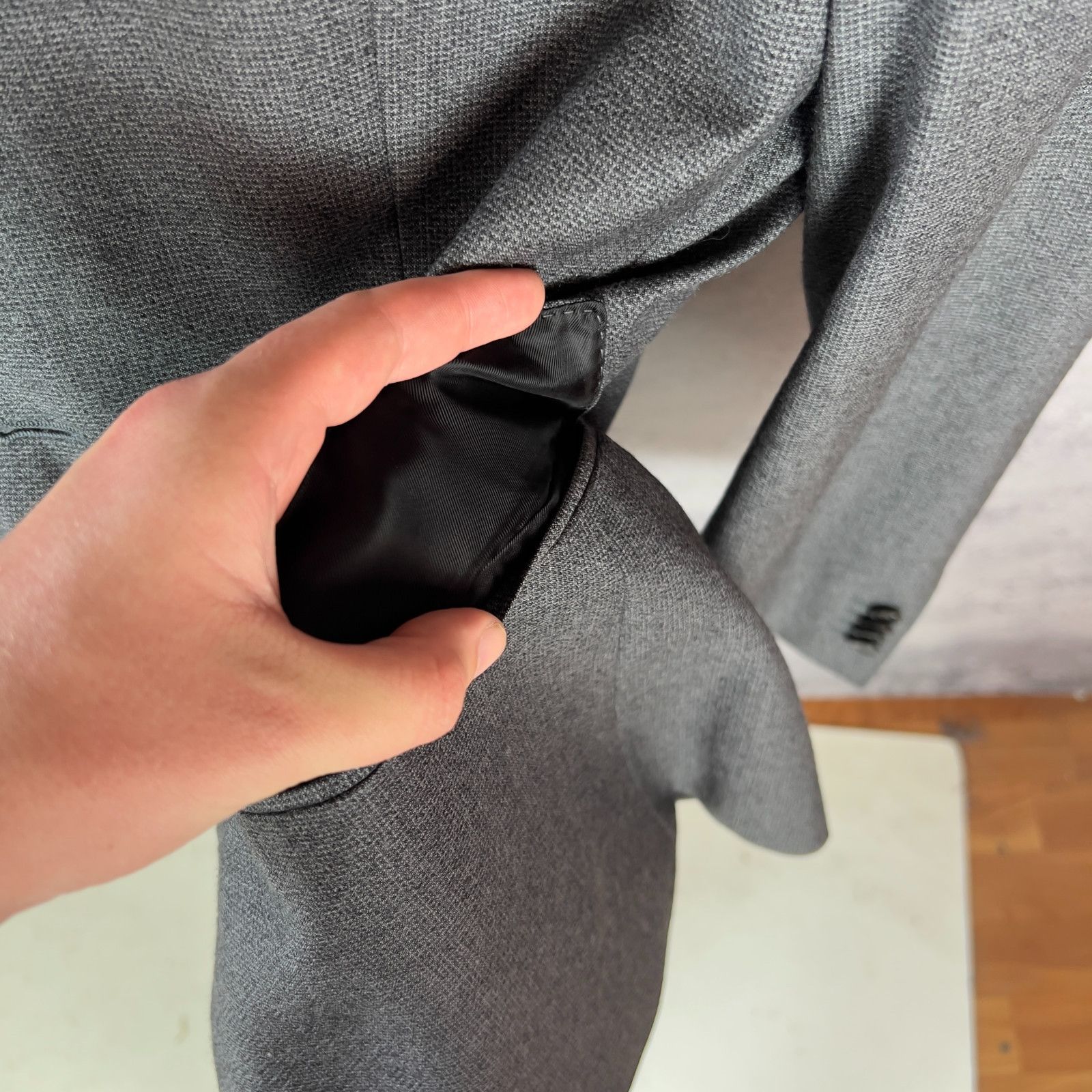 Hugo Boss Hugo Boss Men's Blazer Size US 38R Gray Cupro Long Sleeve` Size 38R - 11 Thumbnail